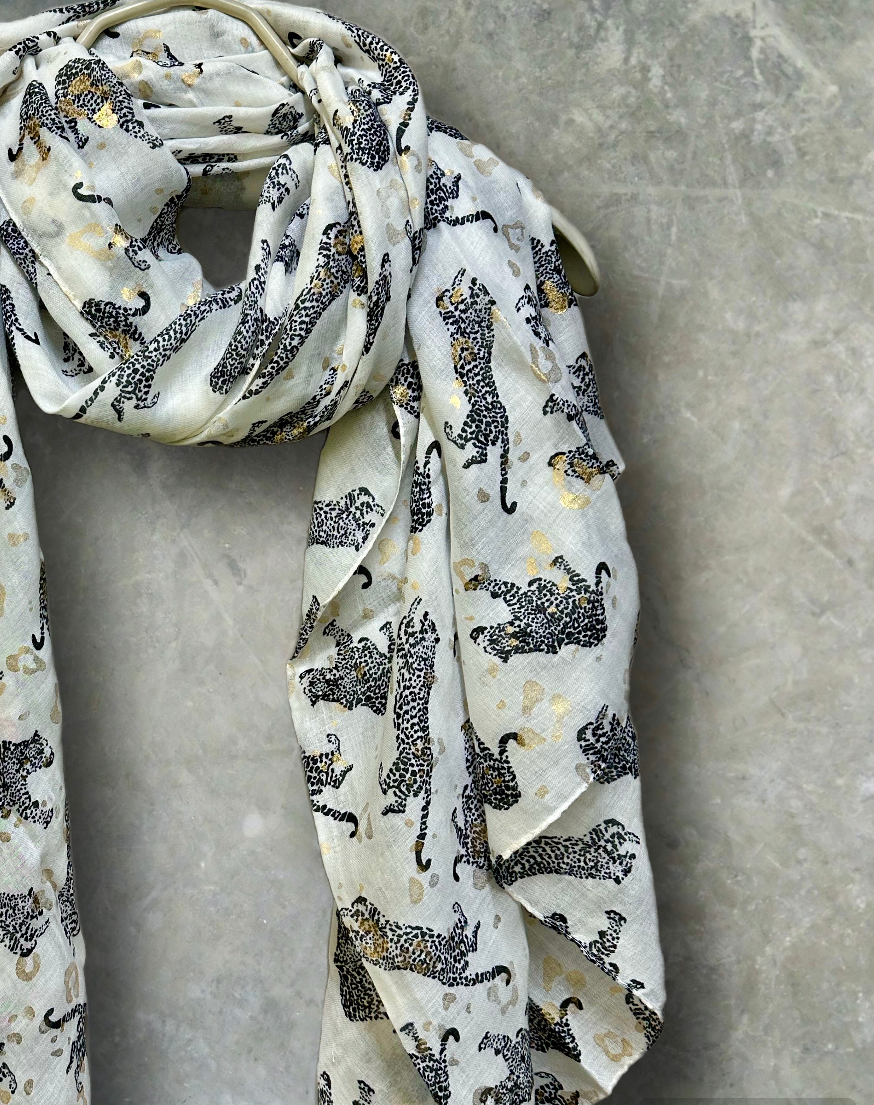 Black classic leopards print off white scarf