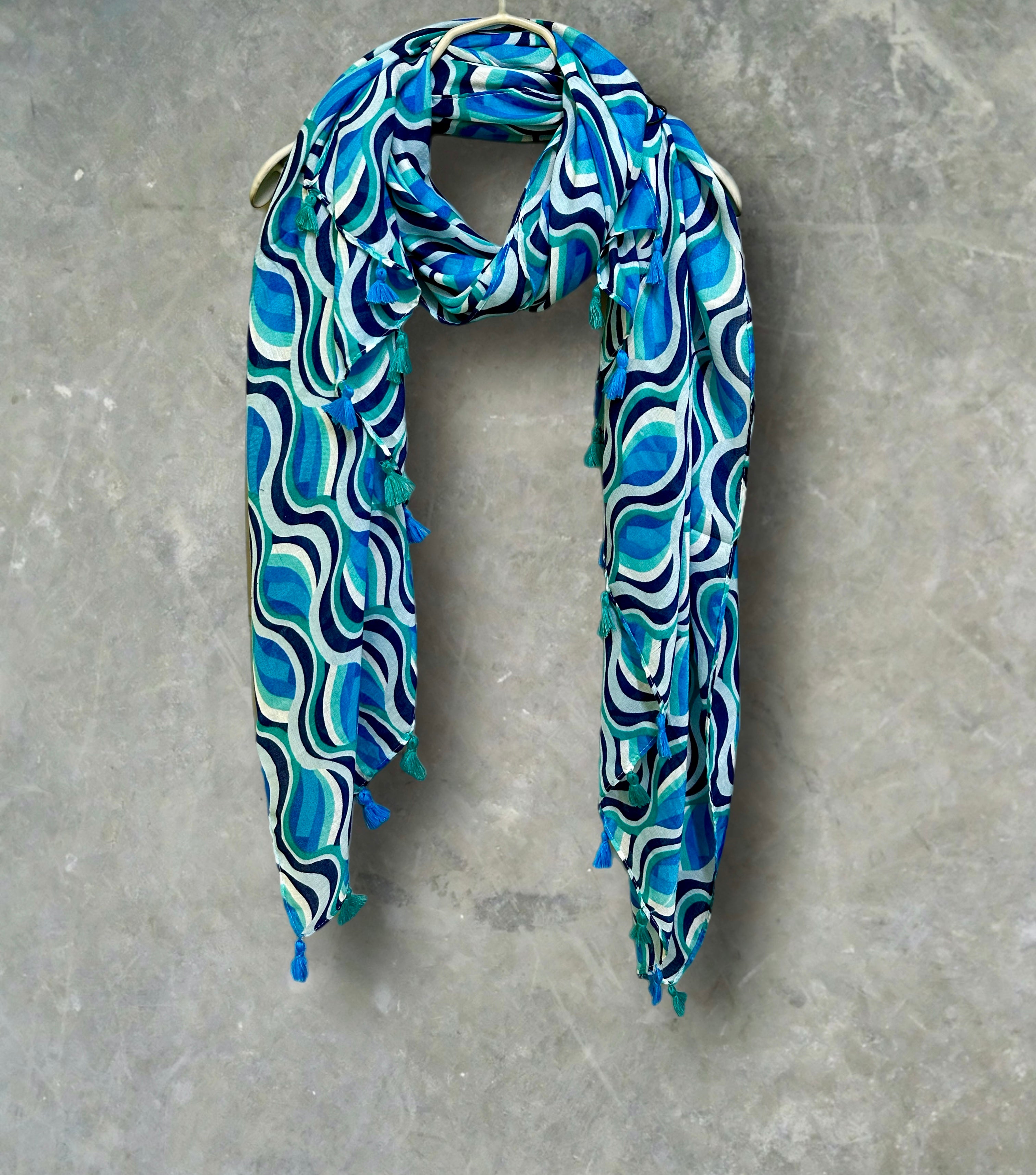 Versatile Blue Scarf Featuring Wavy Stripes
