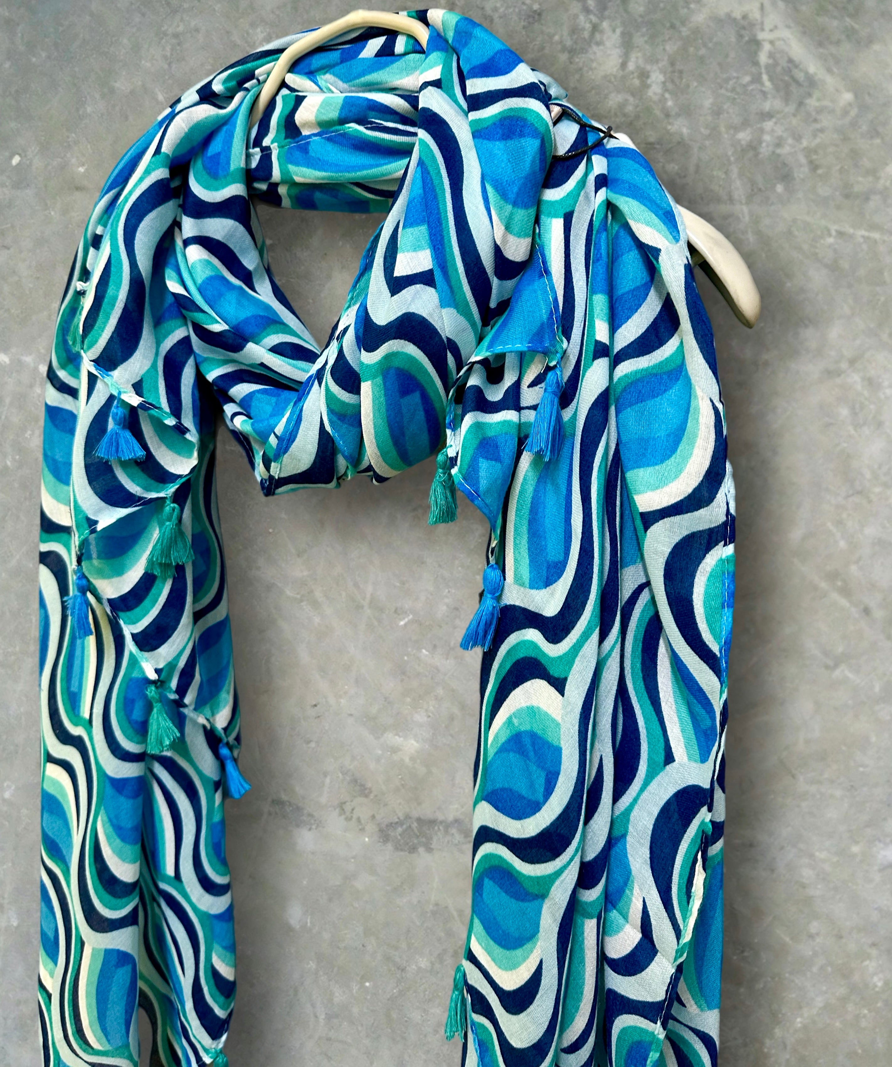 Versatile Blue Scarf Featuring Wavy Stripes