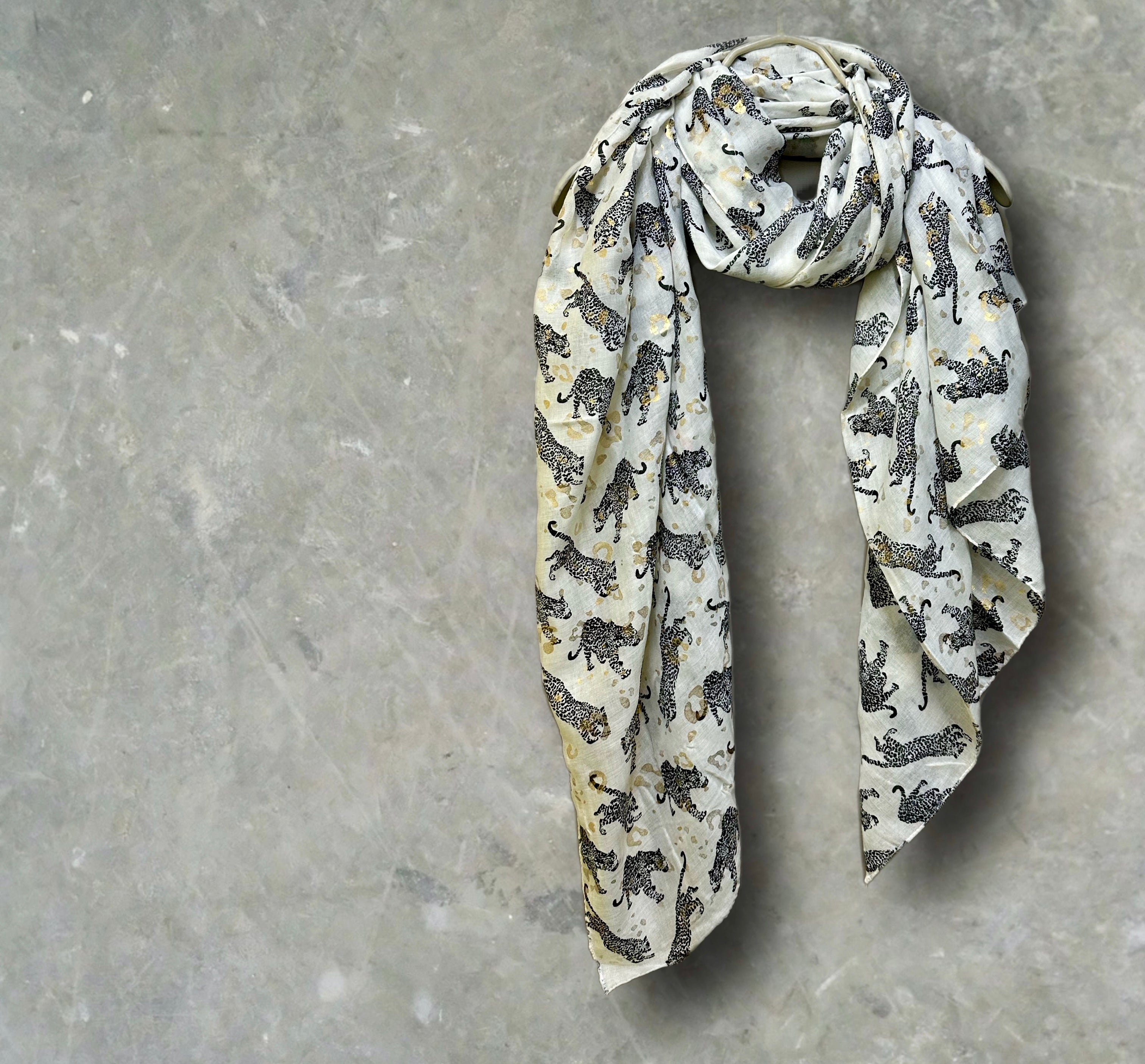 Black classic leopards print off white scarf