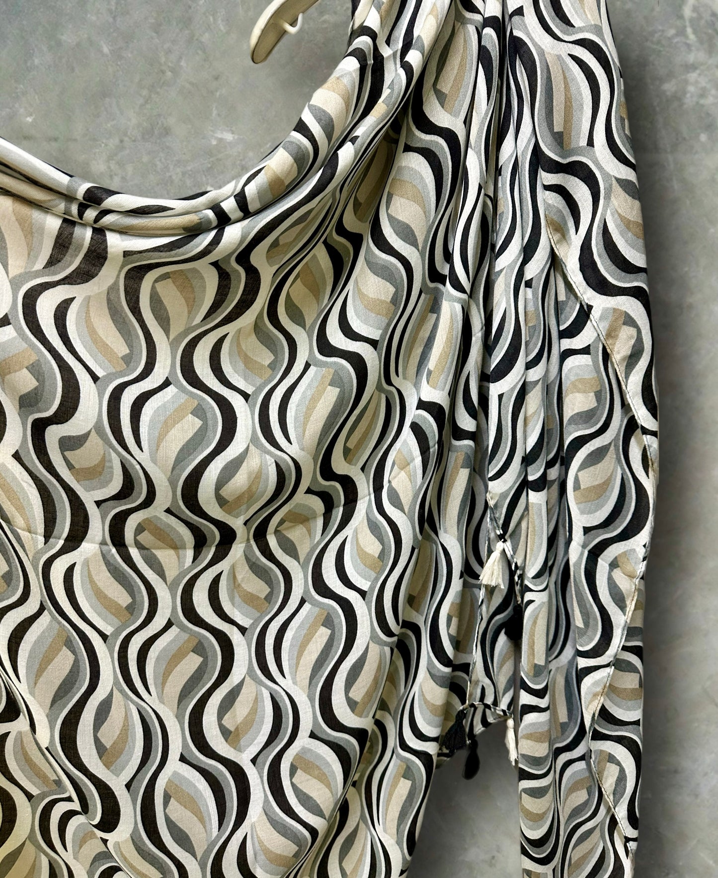 Versatile Black/Grey Scarf Featuring Wavy Stripes,Ideal Gift for Her,Perfect for Any Season,Mother's Day,Birthday or Christmas.