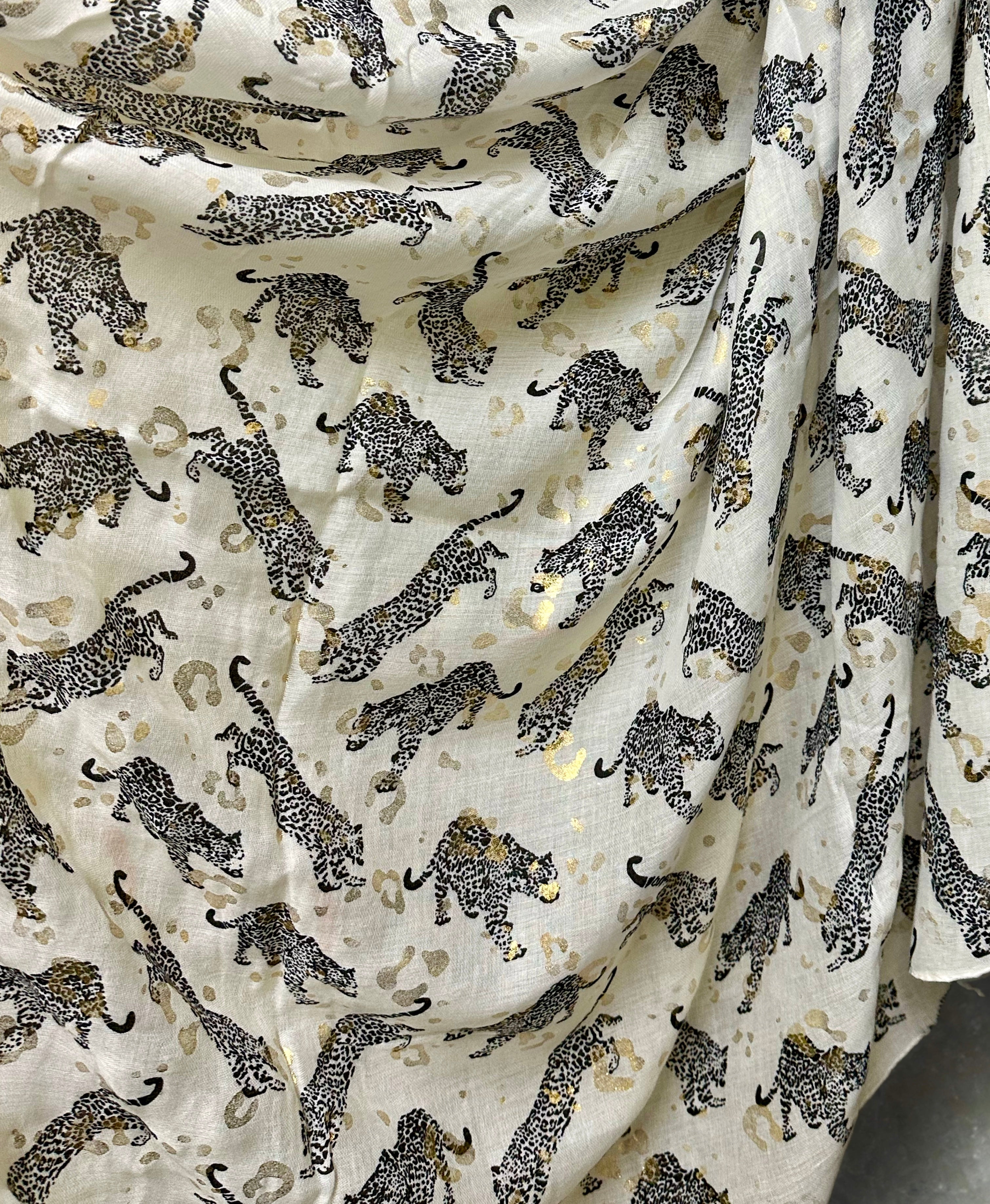 Black classic leopards print off white scarf