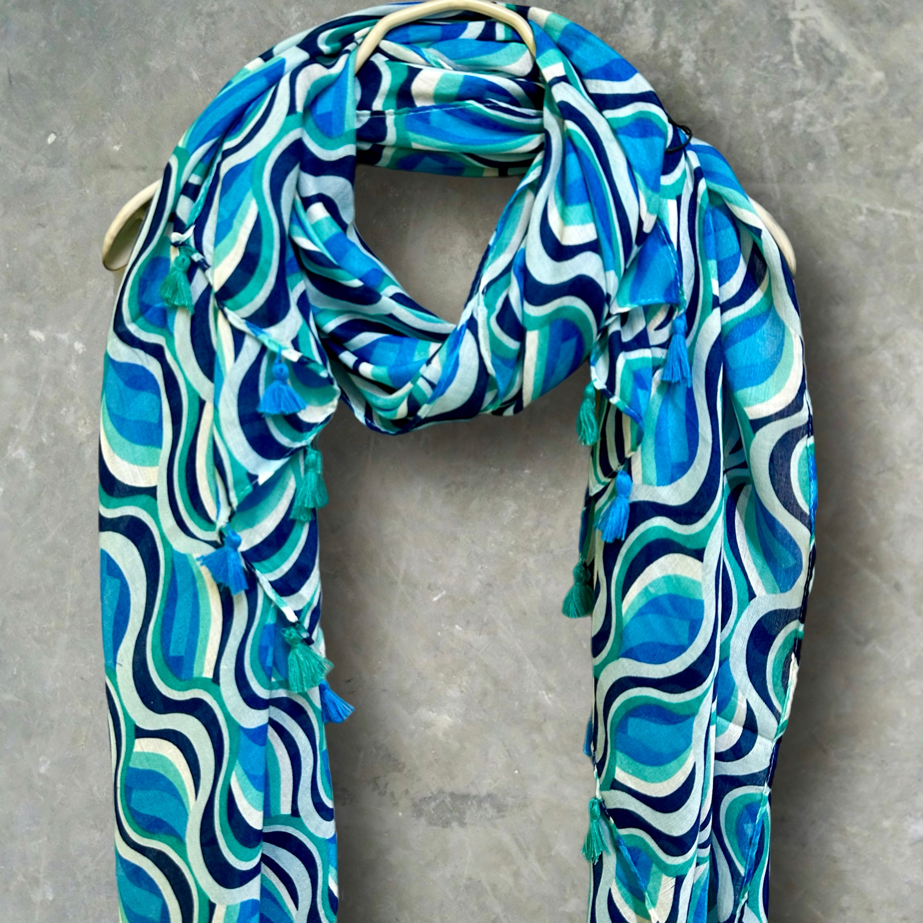 Versatile Blue Scarf Featuring Wavy Stripes