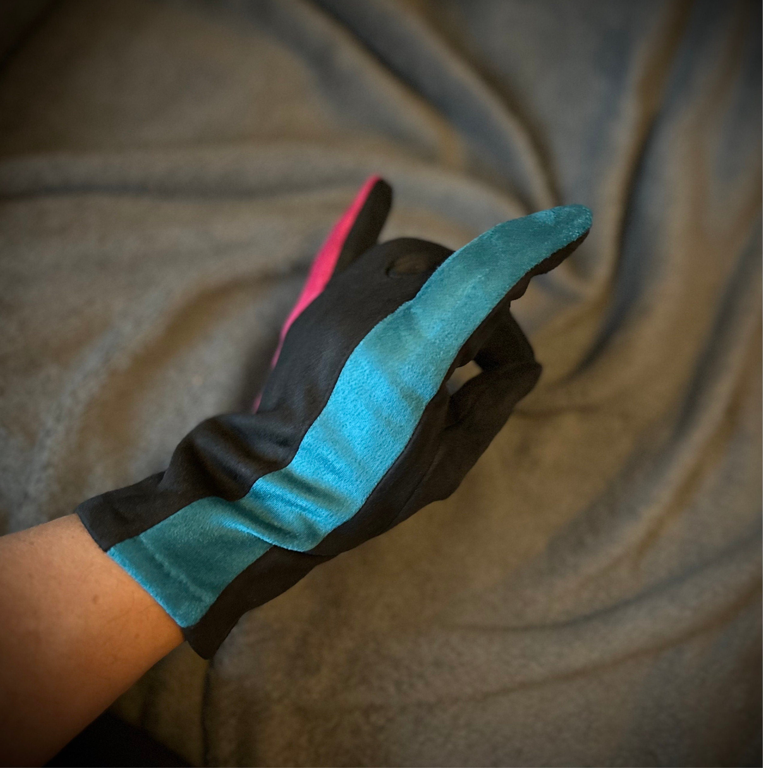 The Tri-Color Glove in Black,Blue and Pink for Women