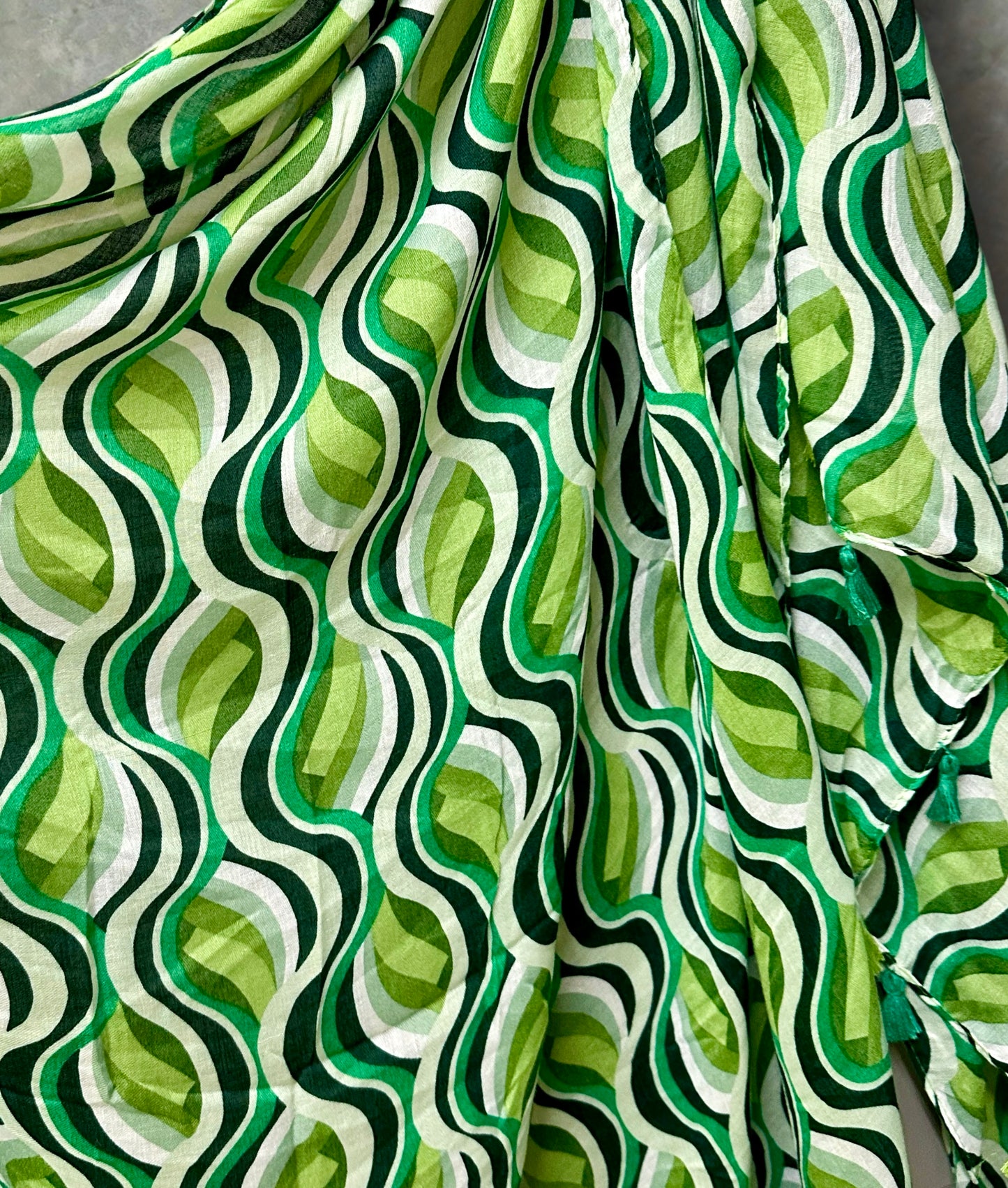 Versatile Green Scarf Featuring Wavy Stripes,Ideal Gift for Her,Perfect for Any Season,Mother's Day,Birthday or Christmas.