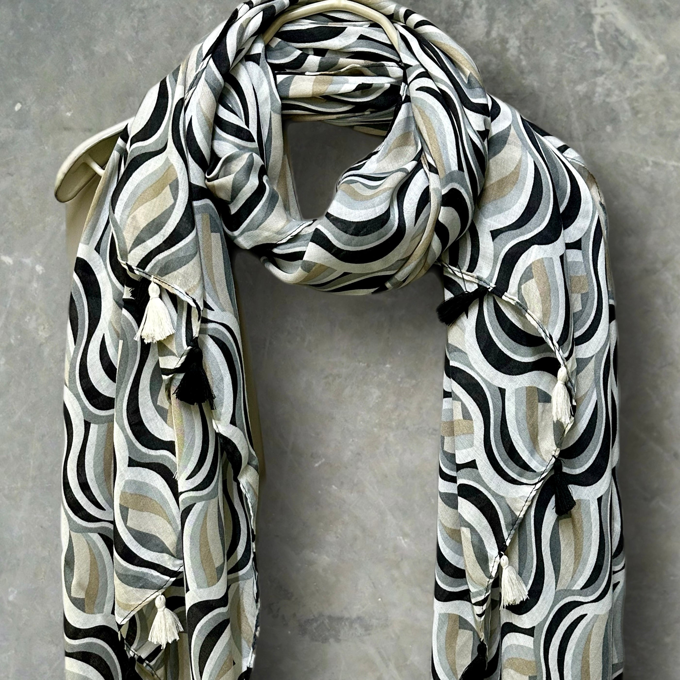 Versatile Black/Grey Scarf Featuring Wavy Stripes