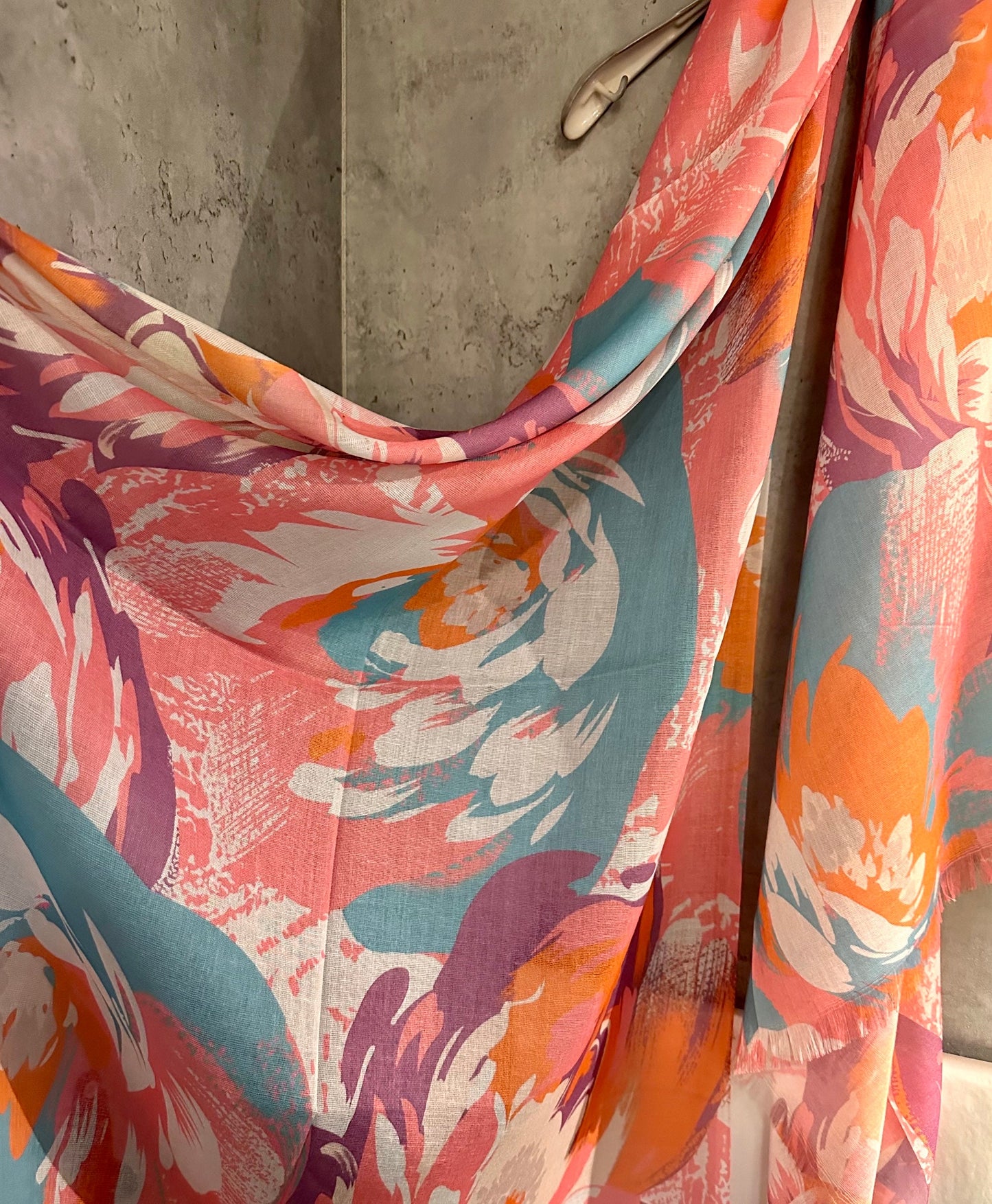 Pink Cotton Blend Scarf with Huge Flowers Pattern – An Elegant Gift for Mom and Her, Ideal for Birthday and Christmas Celebrations