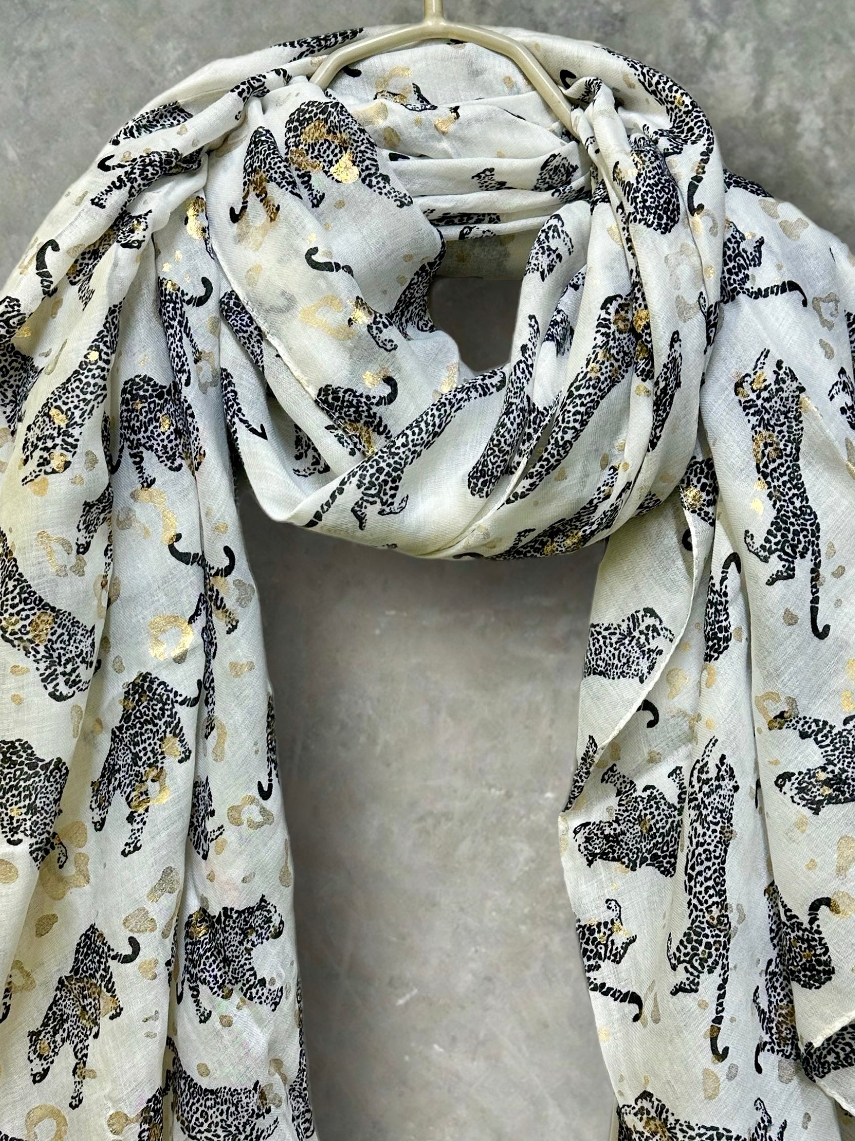 Black classic leopards print off white scarf