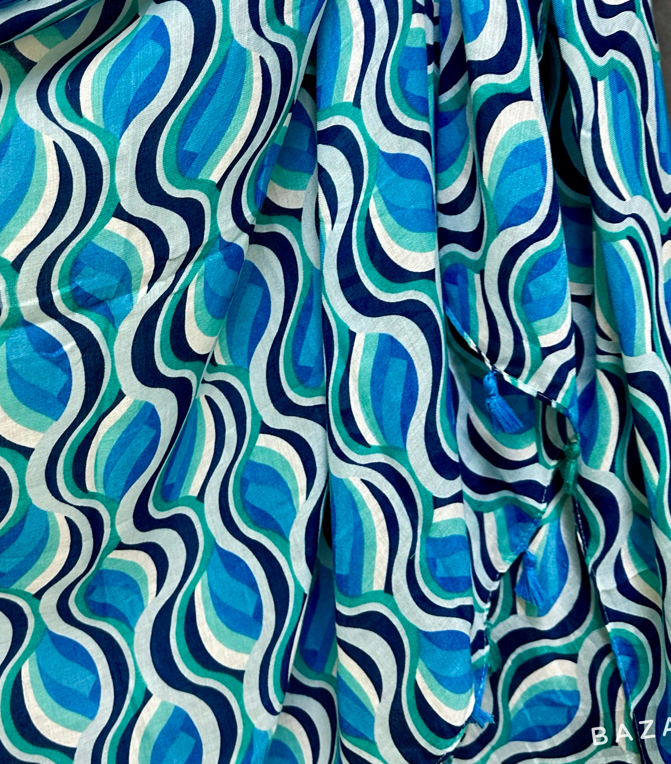 Versatile Blue Scarf Featuring Wavy Stripes