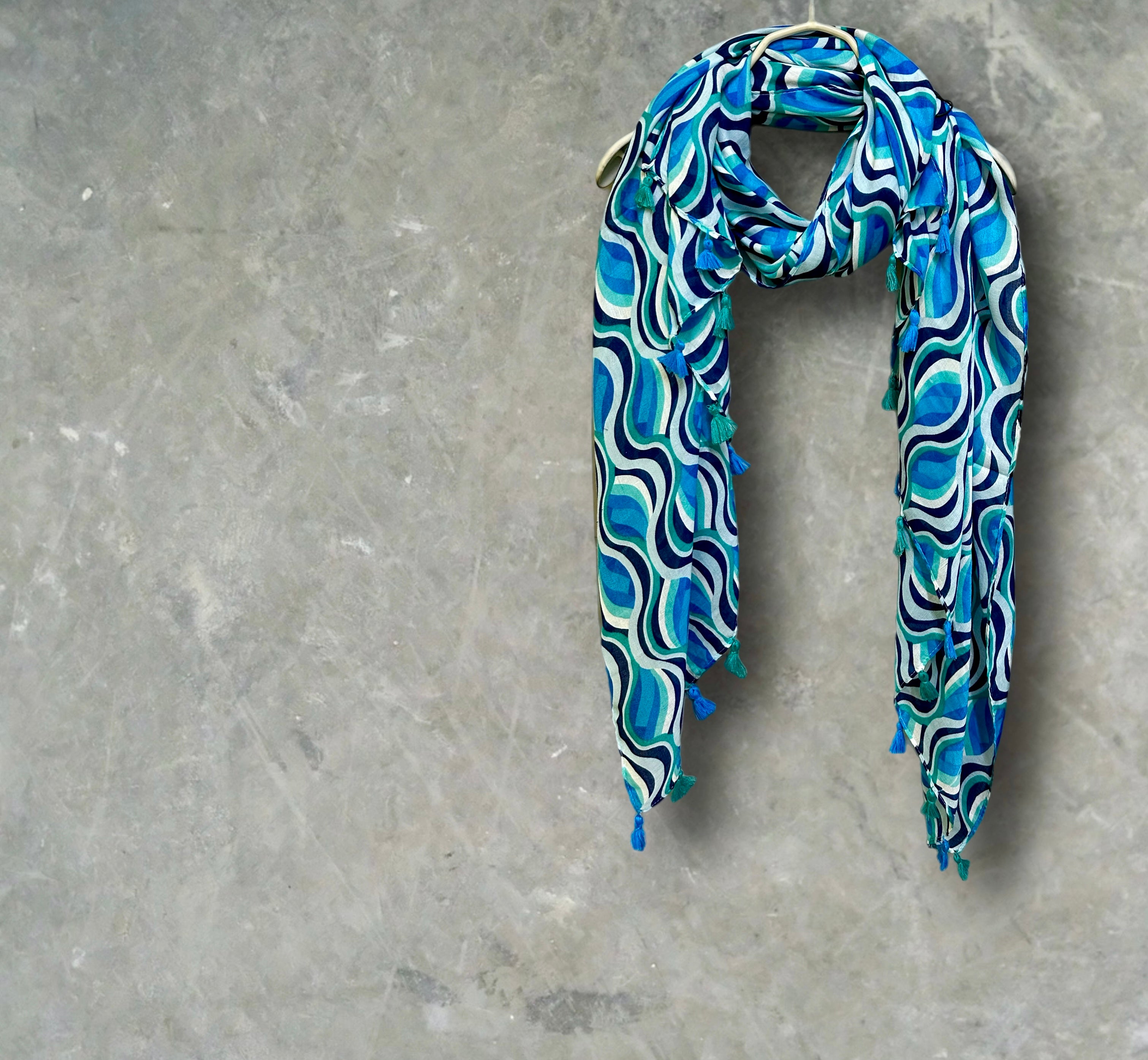 Versatile Blue Scarf Featuring Wavy Stripes