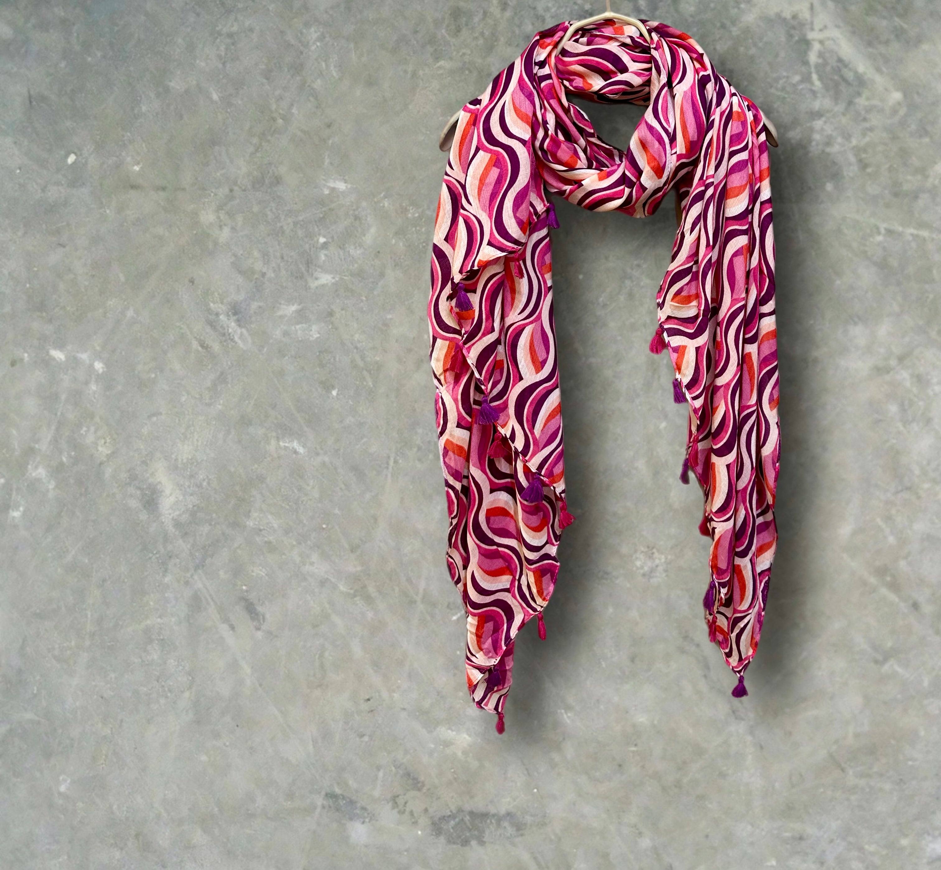 Versatile Pink Scarf Featuring Wavy Stripes