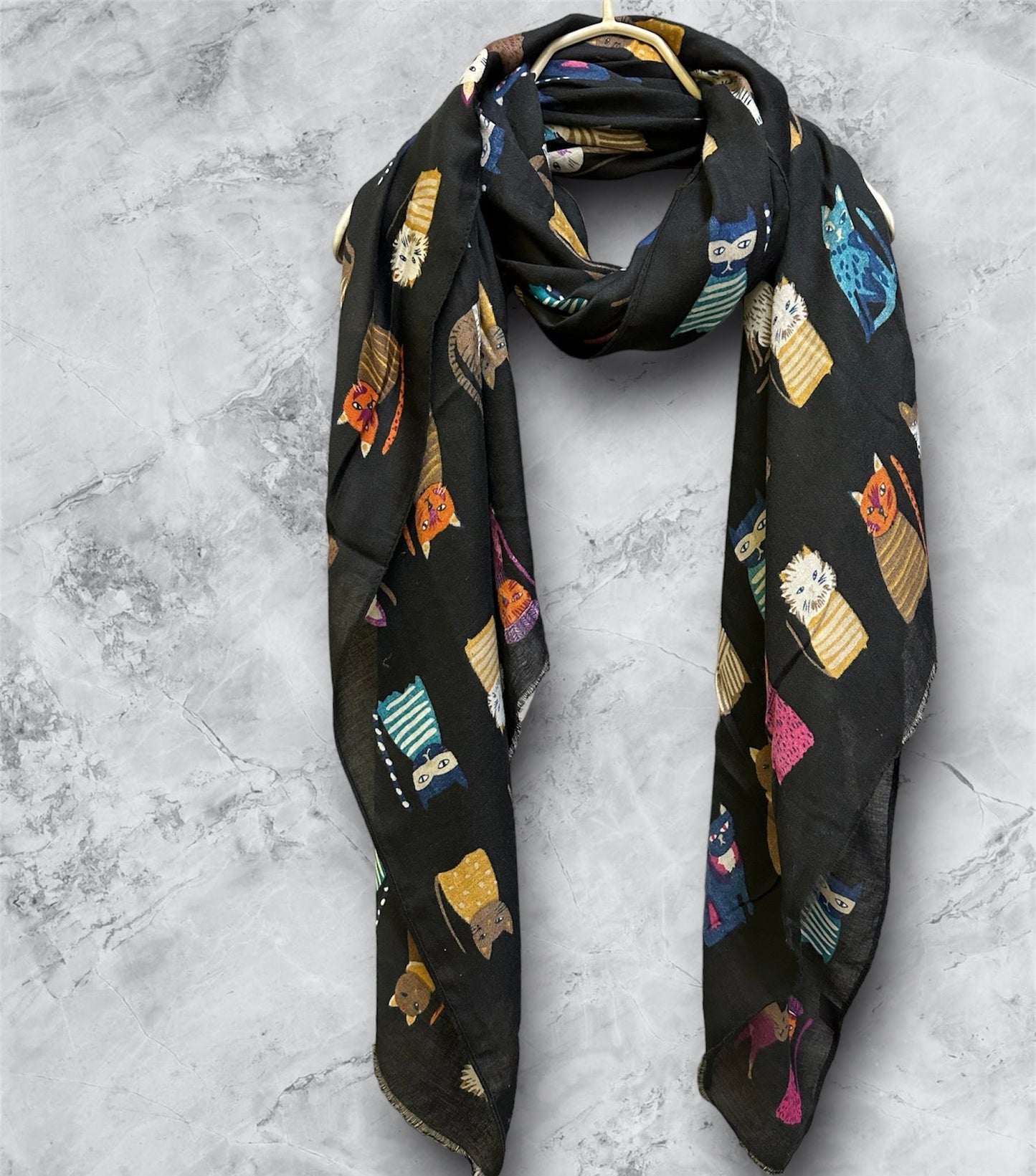 Charming Cats Pattern Black Scarf – Ideal for Gifting All Year Round