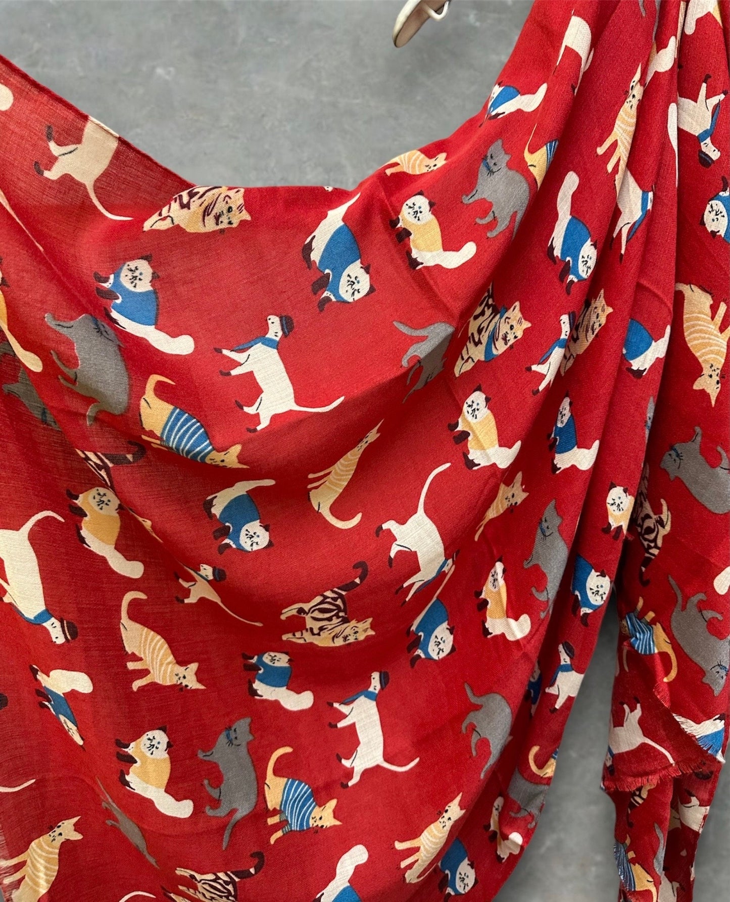Cats Pattern Scarf in Red – Perfect for Gifting Year-Round