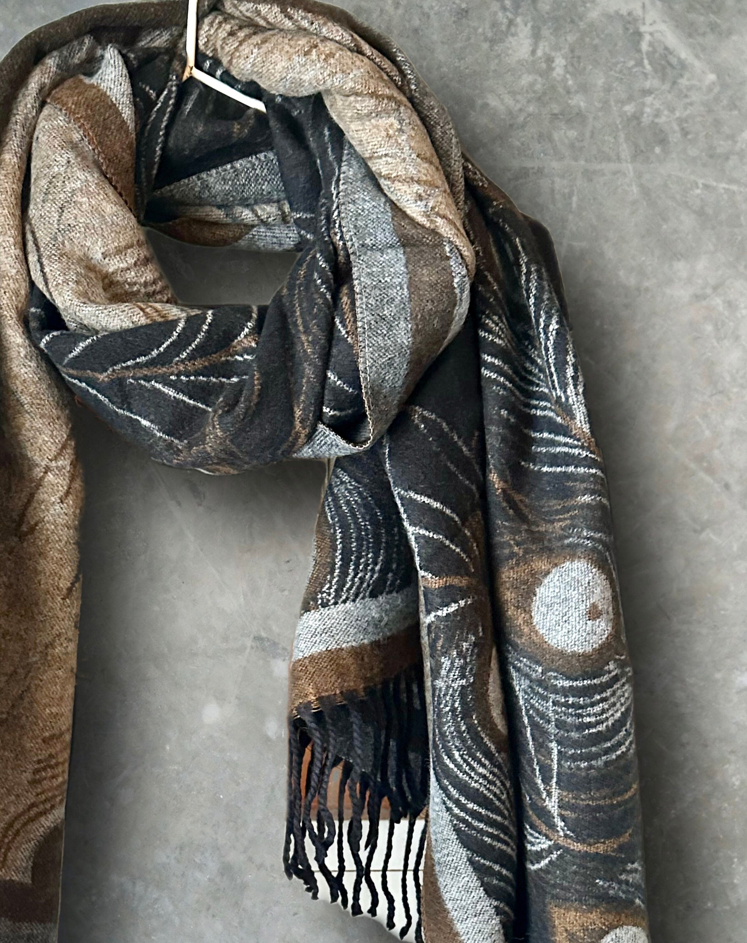 Cashmere Scarf in Black and Beige with Feathers Pattern
