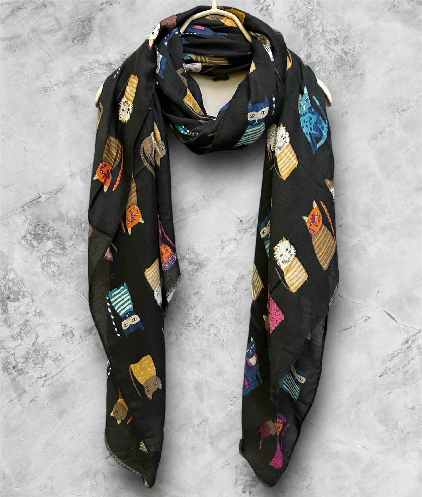 Charming Cats Pattern Black Scarf – Ideal for Gifting All Year Round