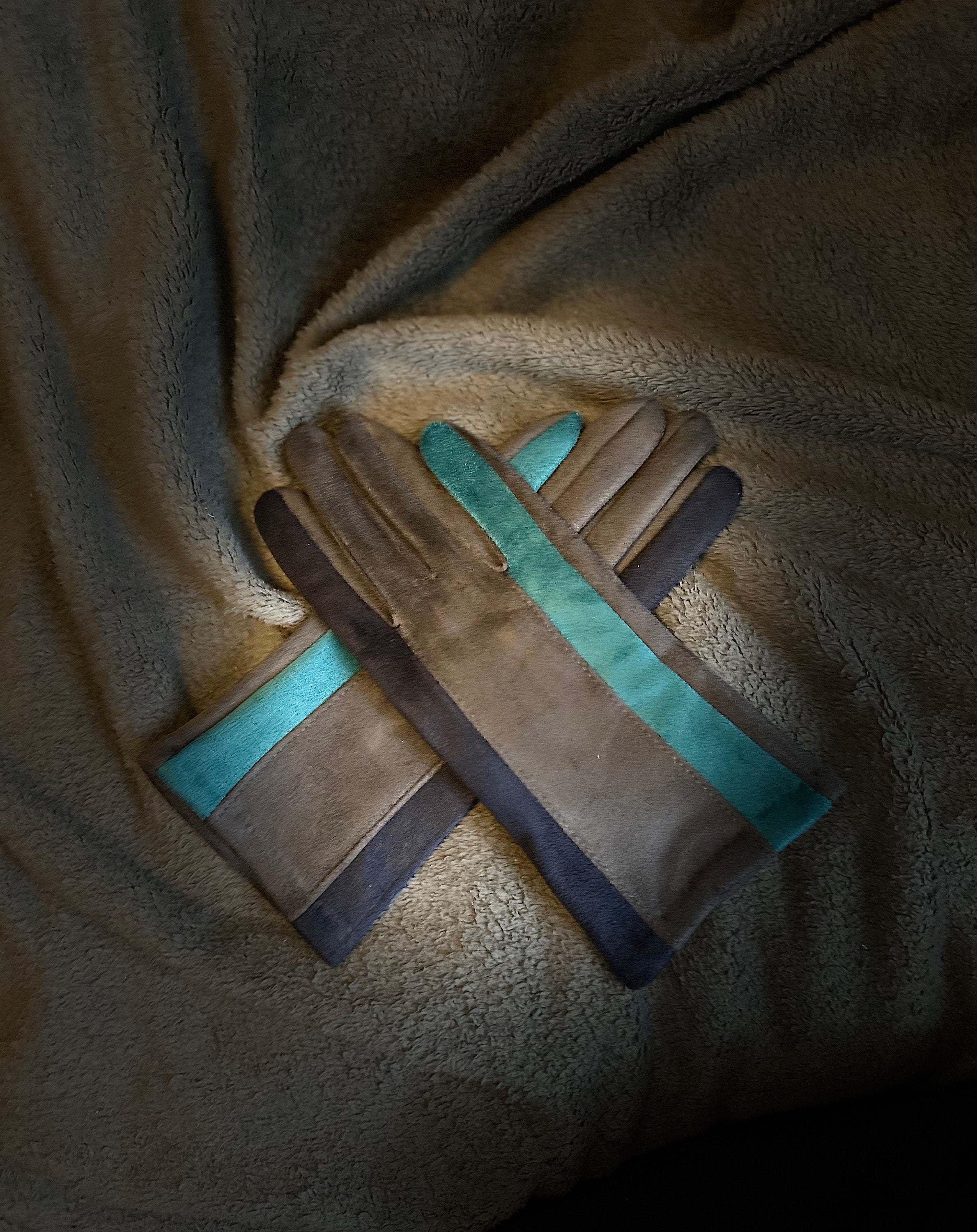 The Tri-Color Glove in Grey,Navy and Teal Blue