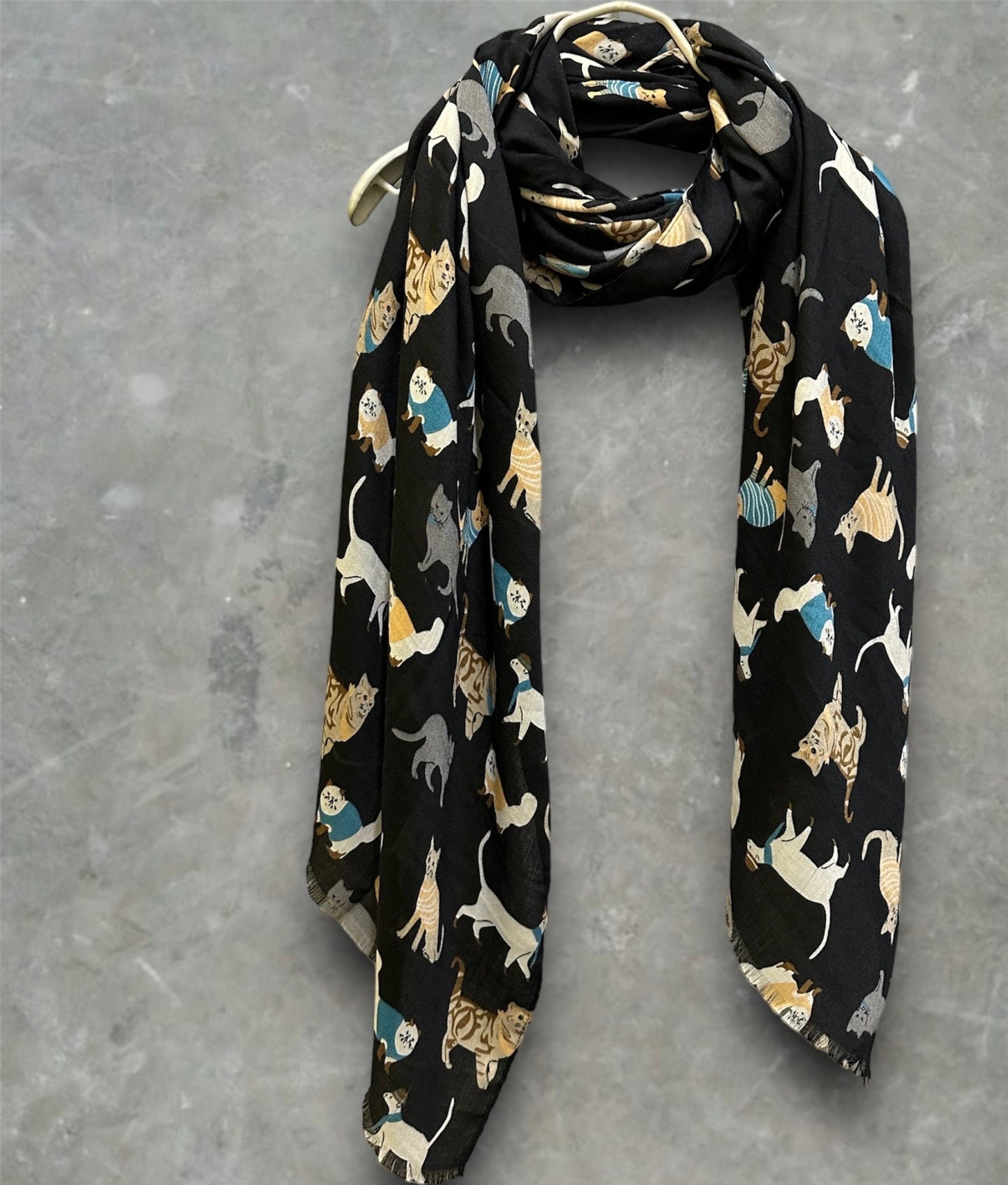 Cats Pattern Black Scarf – Perfect for Gifting Year-Round
