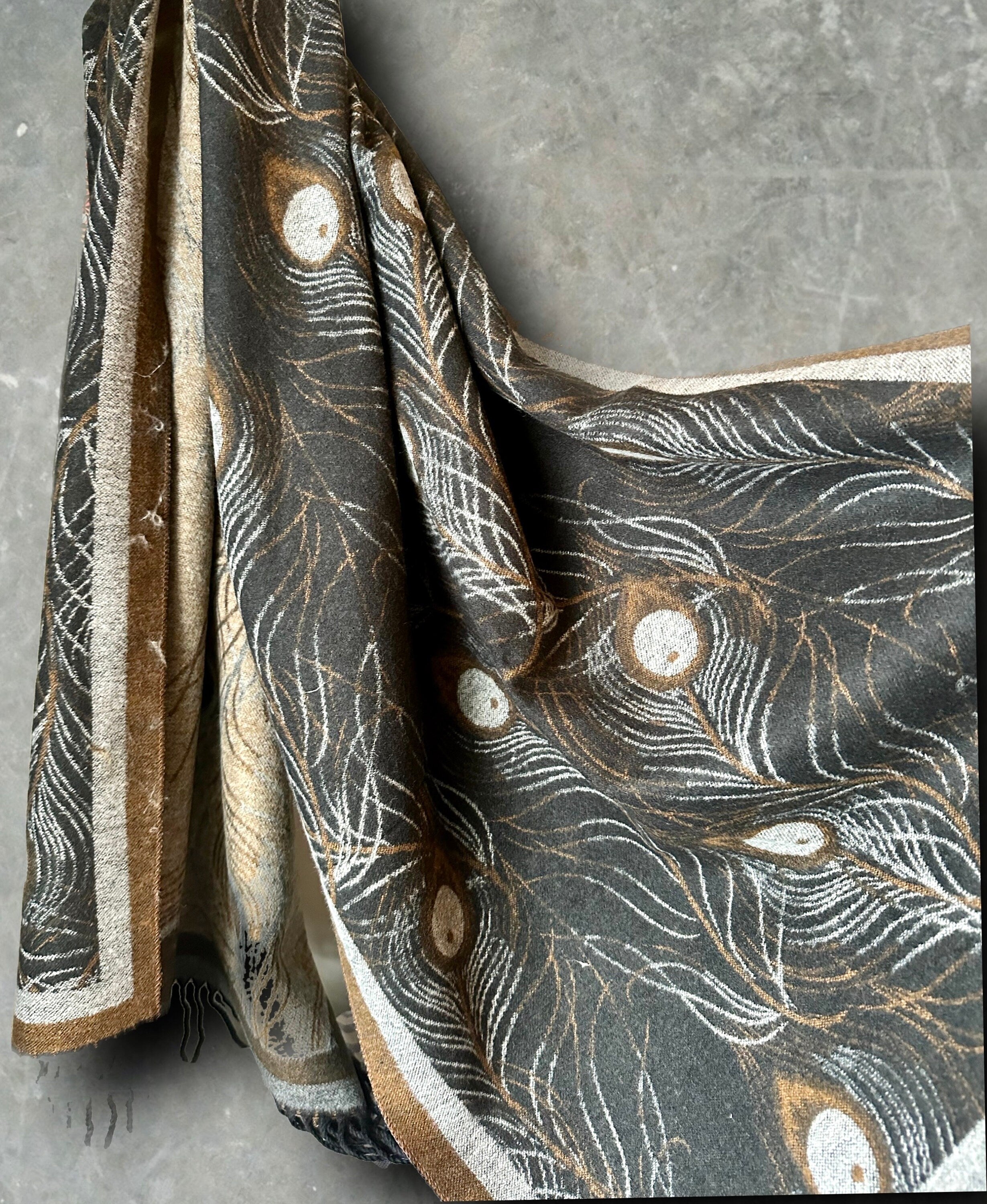 Cashmere Scarf in Black and Beige with Feathers Pattern