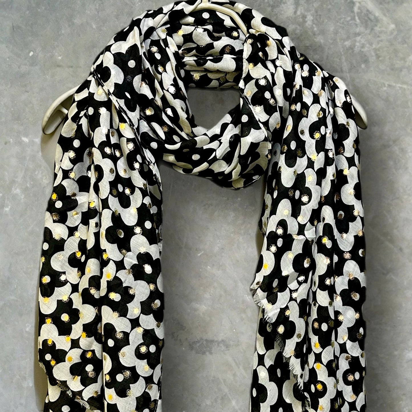 Chic Black/White Retro Floral Cotton Scarf with Gold Accents,Perfect All-Season Gift for Her,Birthday,Christmas and Mother's Day
