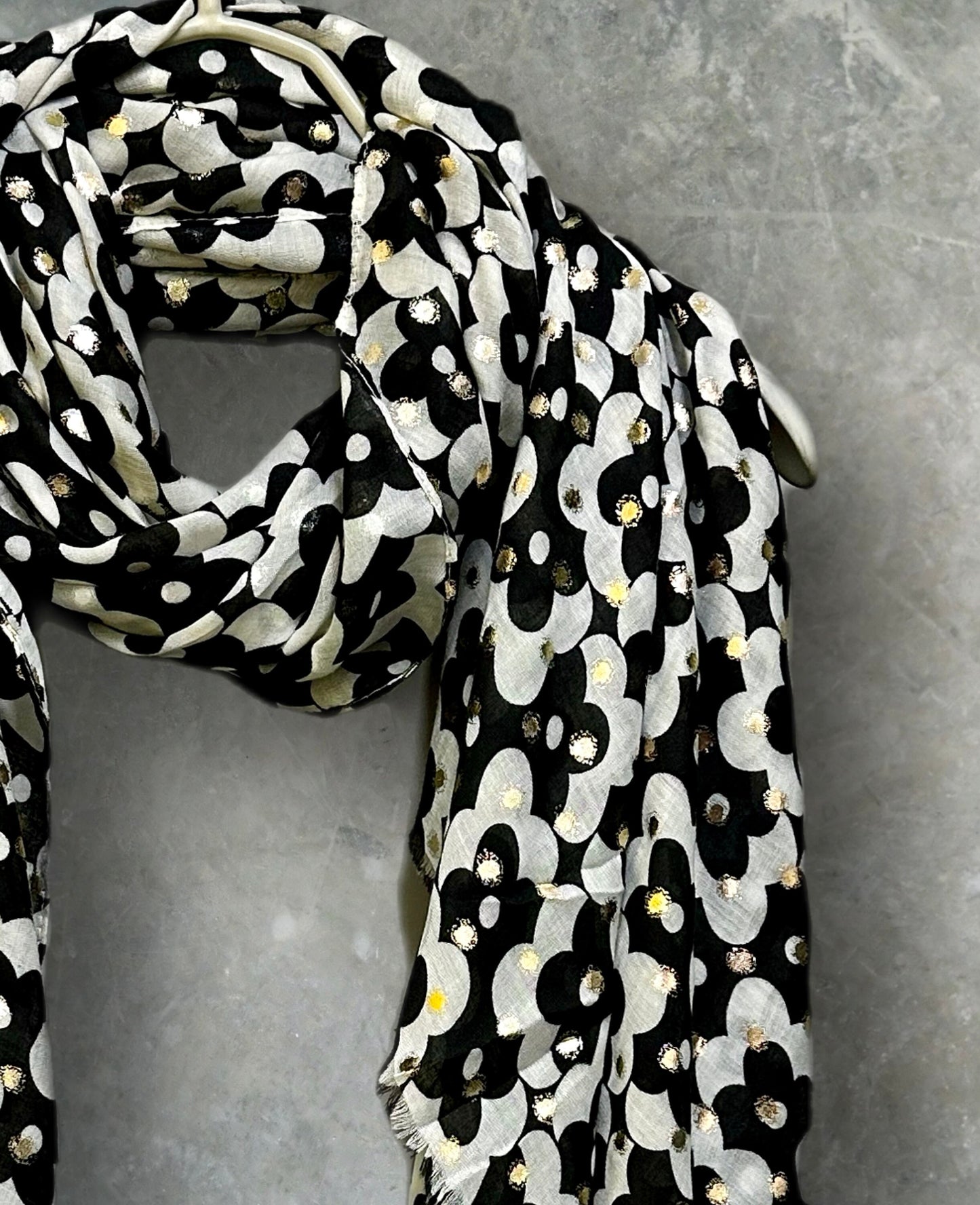 Chic Black/White Retro Floral Cotton Scarf with Gold Accents,Perfect All-Season Gift for Her,Birthday,Christmas and Mother's Day