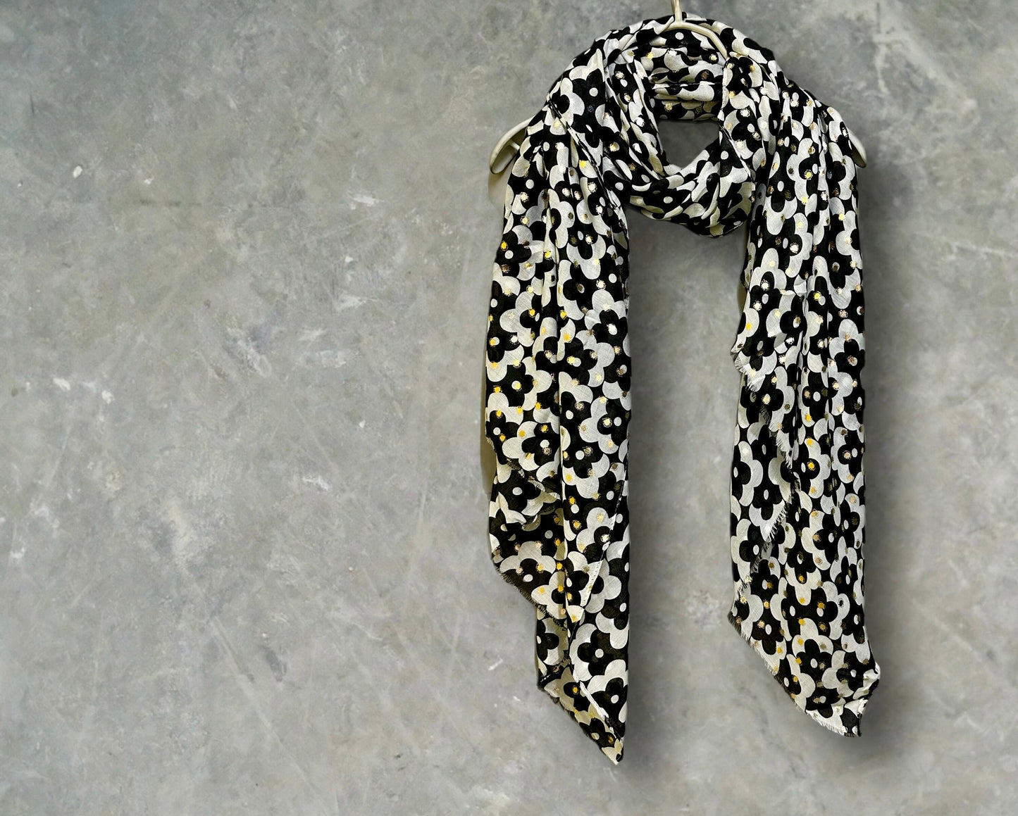 Chic Black/White Retro Floral Cotton Scarf with Gold Accents,Perfect All-Season Gift for Her,Birthday,Christmas and Mother's Day