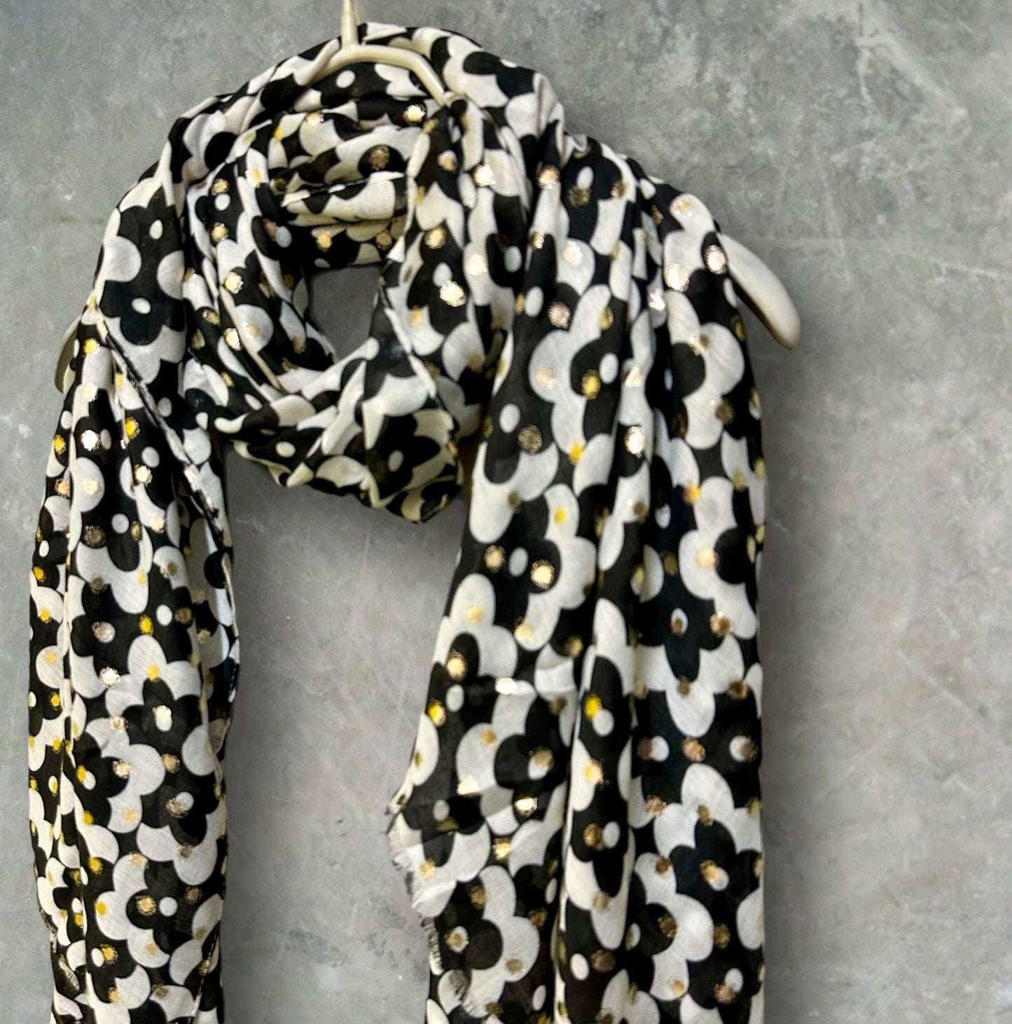 Chic Black/White Retro Floral Cotton Scarf with Gold Accents,Perfect All-Season Gift for Her,Birthday,Christmas and Mother's Day
