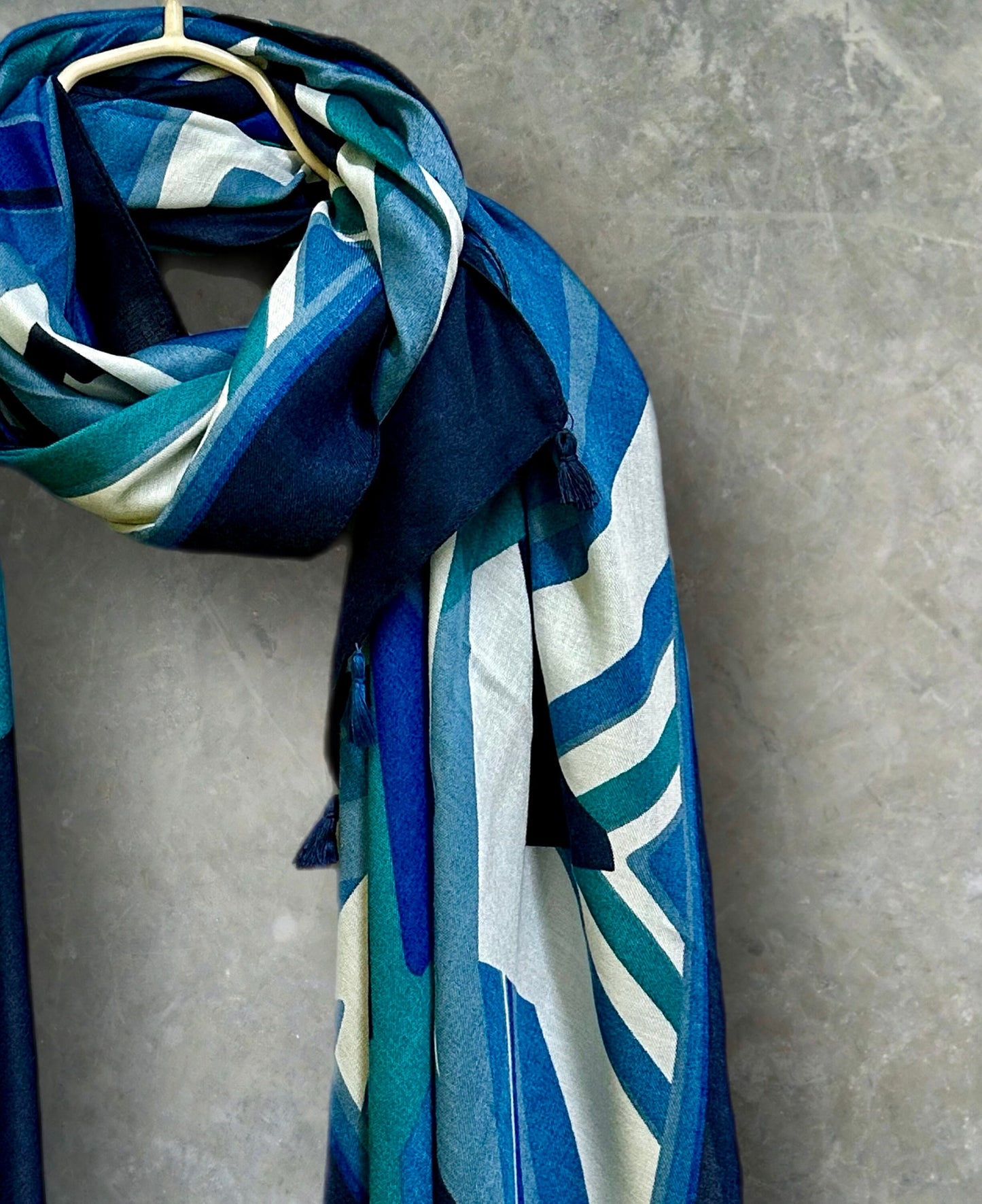 Chic Blue Geometric Pattern Cotton Scarf with Tassels for Women,Ideal for All Seasons,Perfect Gifts for Her,Mother,Birthday and Christmas.