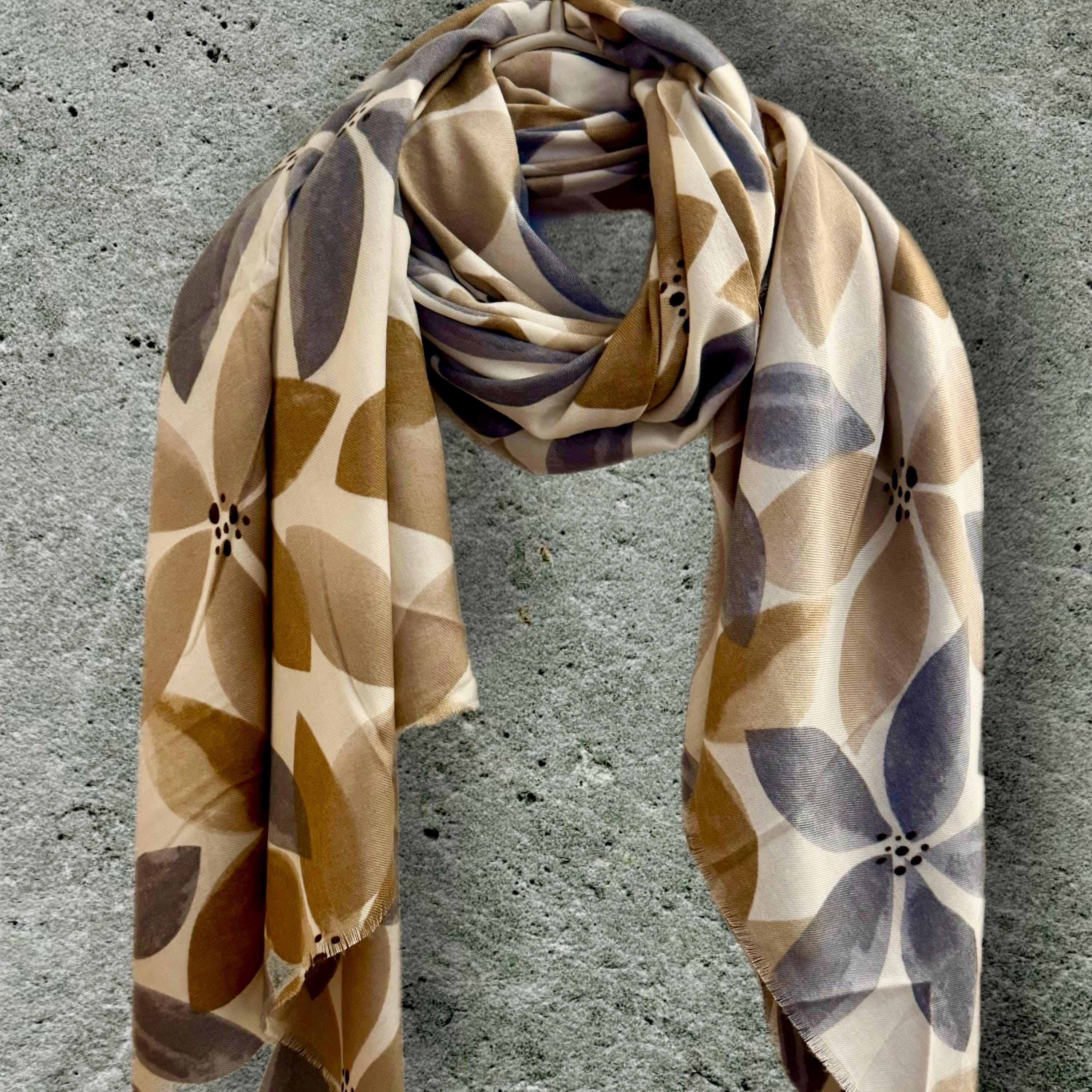 Beige Scarf Adorned with Geometric Petals Design,Suitable for All Seasons,Thoughtful Gifts for Her,Mom,Birthday or Christmas