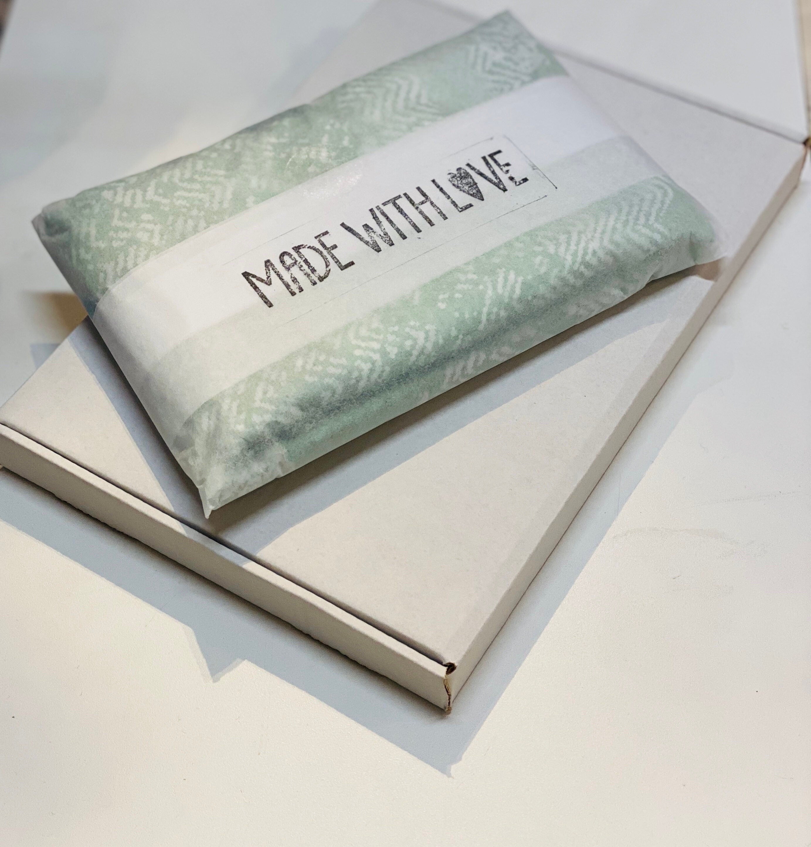 Grey Cotton Scarf with Eco-Friendly Houndstooth Pattern – A Thoughtful Gift for Mom on Any Special Day