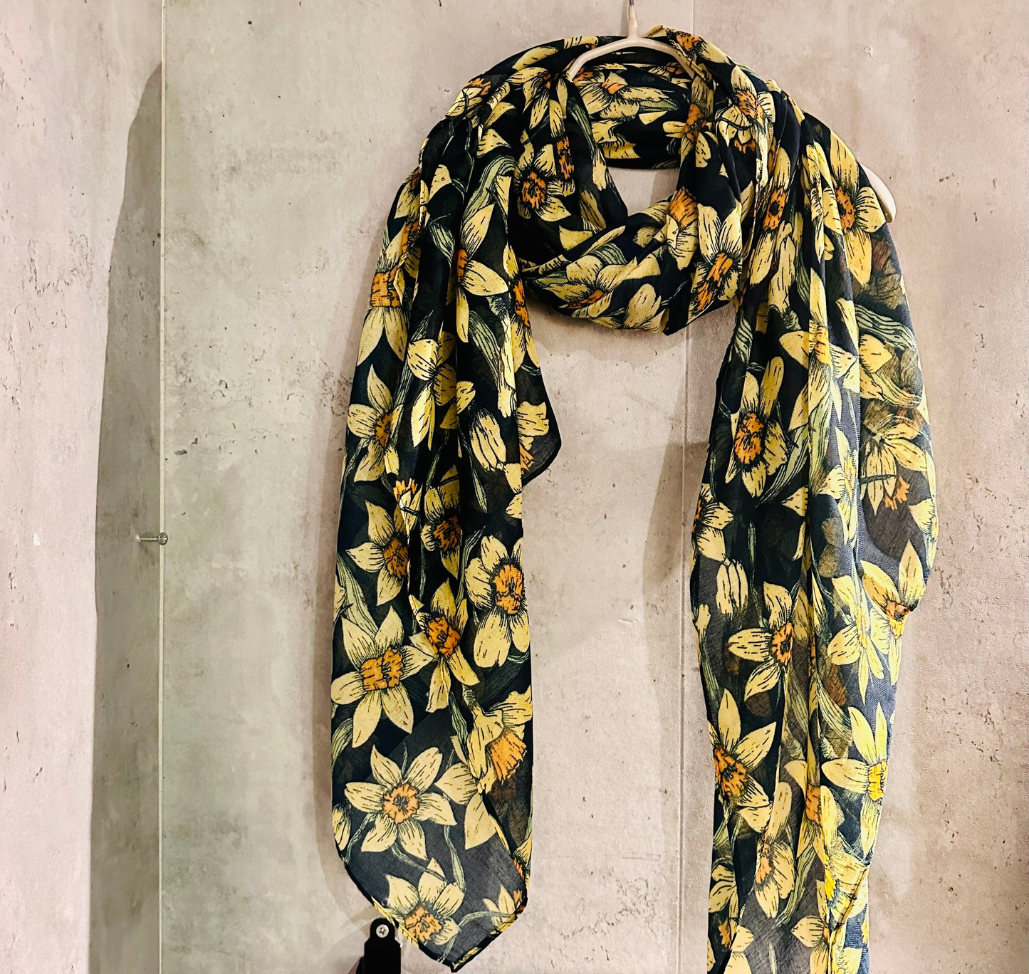 Dark Blue Organic Cotton Scarf with Eco-Friendly Seamless Daffodil Flowers – A Thoughtful Gift for Mom, Ideal for Birthday and Christmas Celebrations