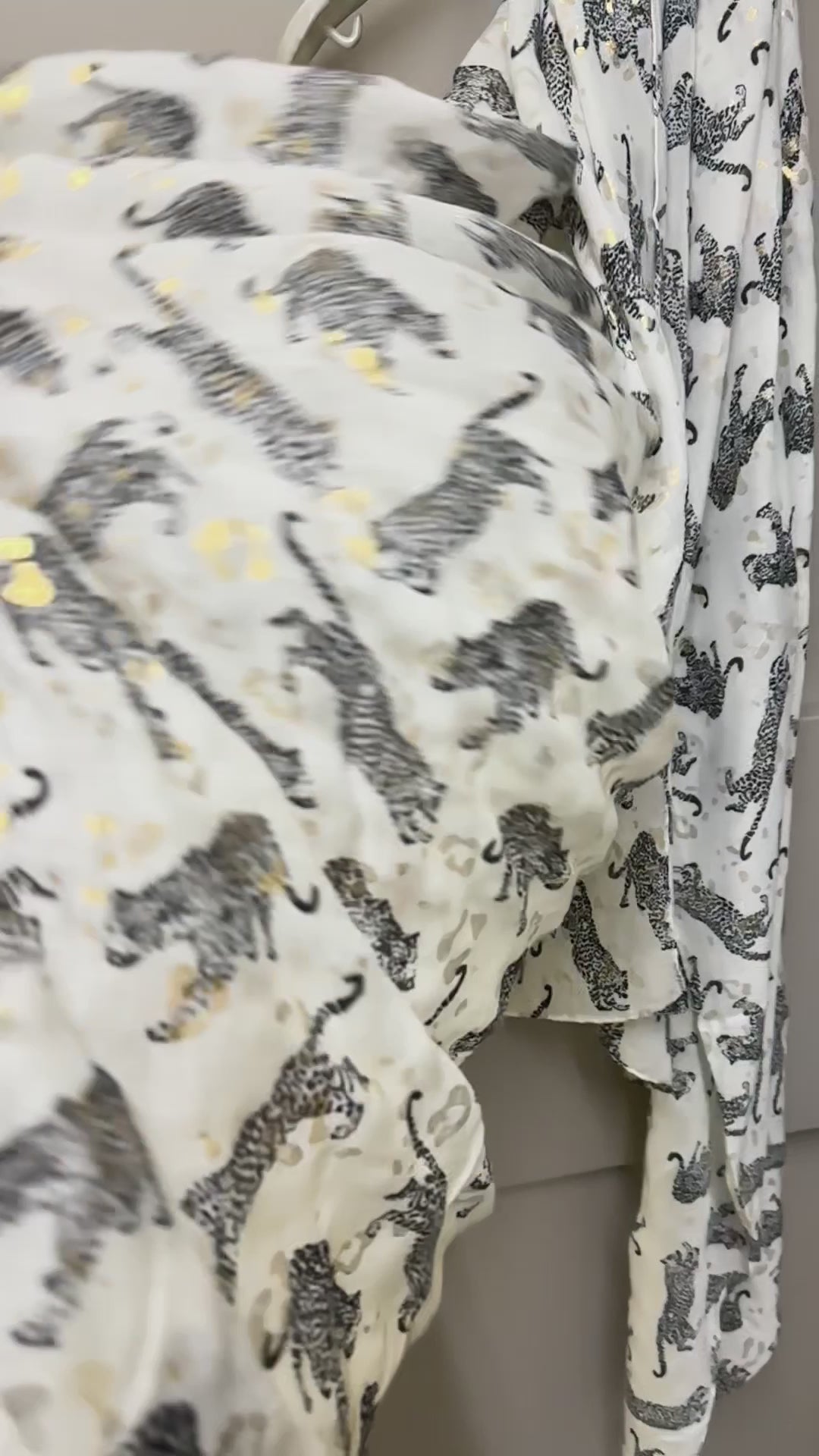 Black classic leopards print off white scarf