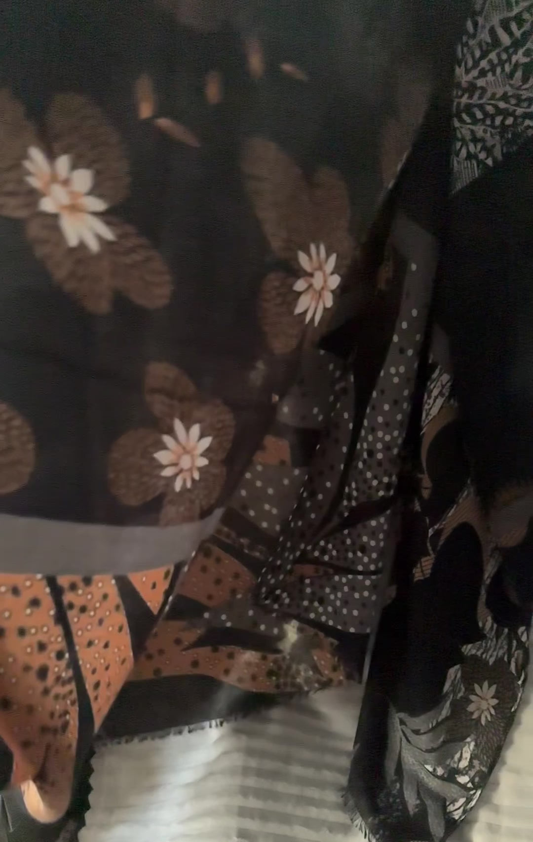 Beautiful Retro Art Deco Flowers Pattern in Black and Grey Cotton Scarf