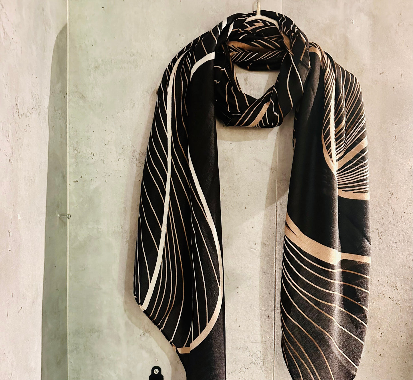 Black Organic Cotton Scarf with Leaf Vein Pattern – An Eco-Friendly Gift for Mom, Perfect for Birthday and Christmas