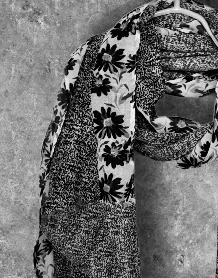 Black and White Daisy Floral Cotton Scarf for Women,Elegant Lightweight Shawl