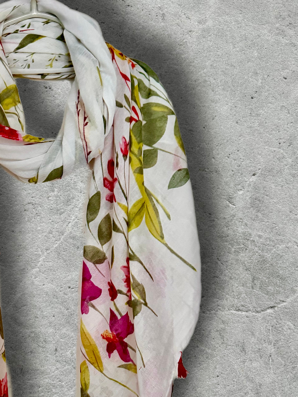 Wildflower Cotton Scarf for Women,Soft Botanical Print Wrap,Lightweight Florals Summer Shawl with Tassels