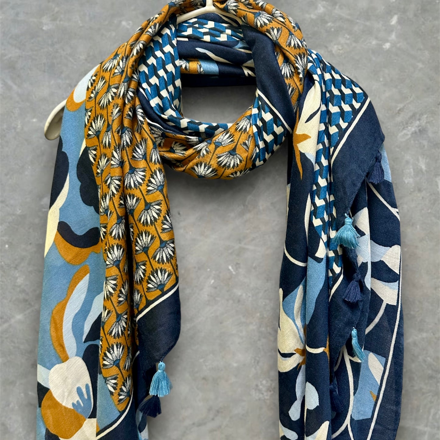 Versatile Blue Cotton Scarf with Seamless Flowers Pattern and Tassels – Ideal for Gifting to Her or Mom,Suitable for All Year-Round