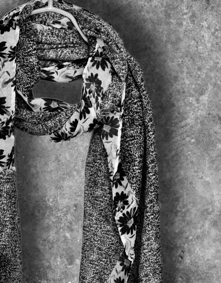 Black and White Daisy Floral Cotton Scarf for Women,Elegant Lightweight Shawl