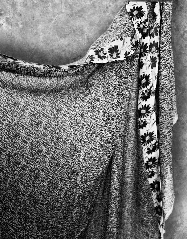Black and White Daisy Floral Cotton Scarf for Women,Elegant Lightweight Shawl