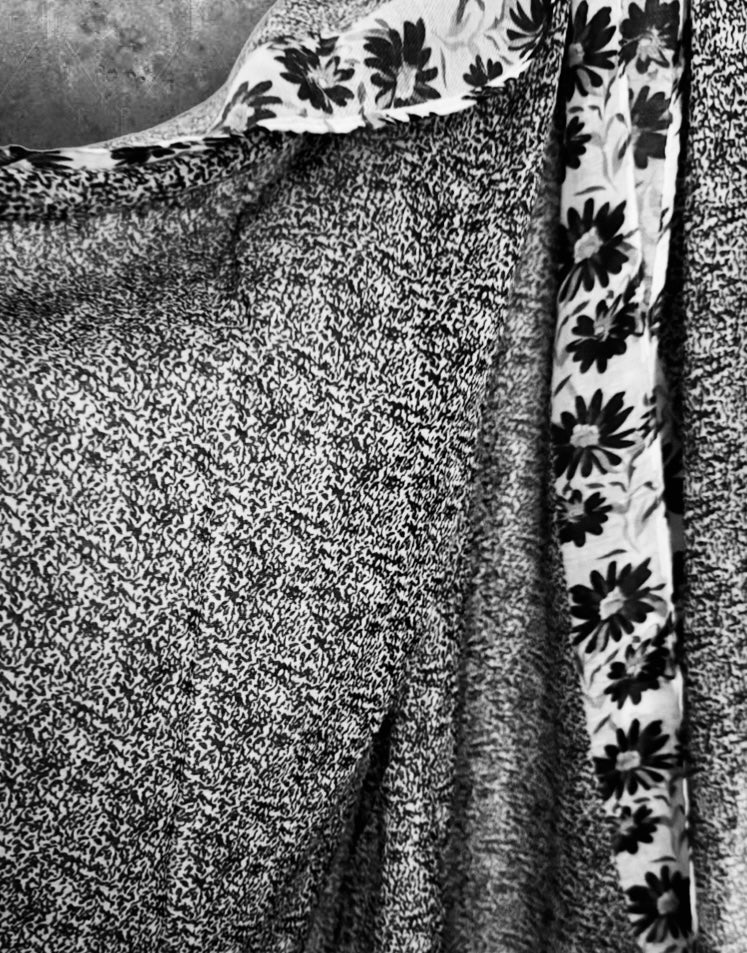 Black and White Daisy Floral Cotton Scarf for Women,Elegant Lightweight Shawl