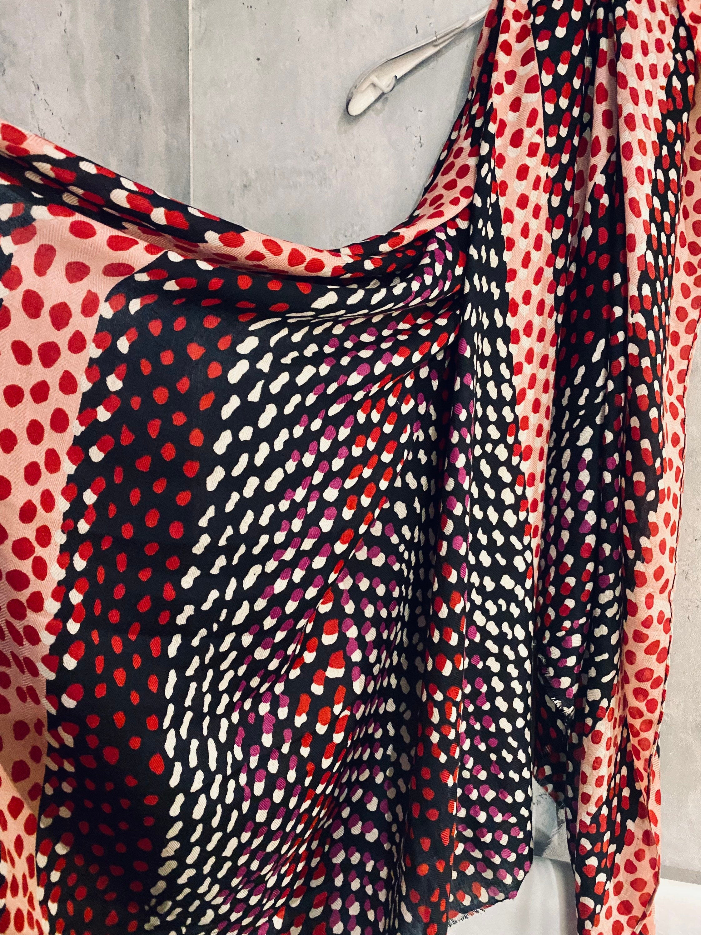 Seamless Polka Dot Pattern Pink Black Cotton Scarf