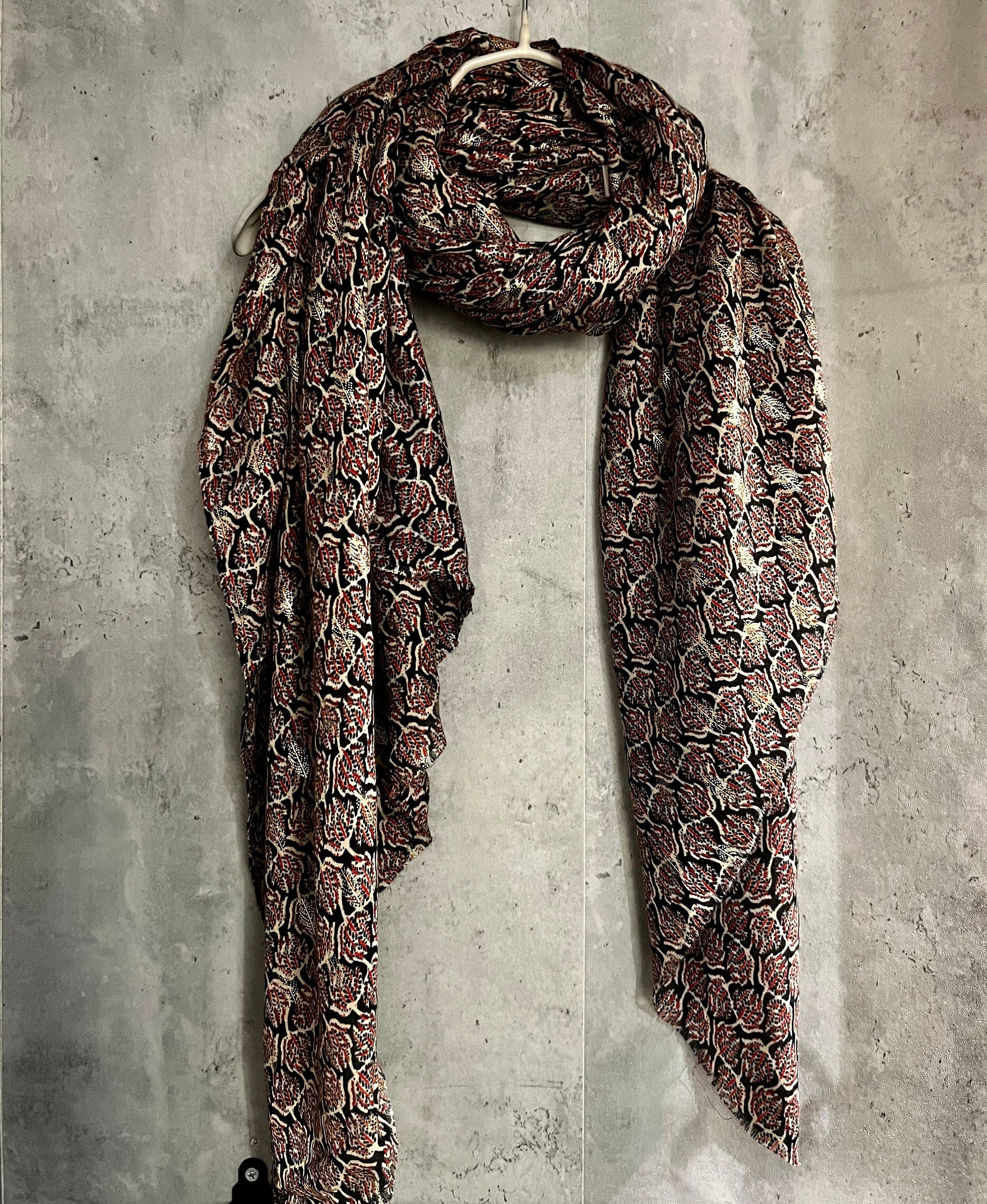 Grey Cotton Scarf with Seamless Leaf Pattern and Gold Foil Accents – An Elegant and Versatile Gift for Her, Perfect for Any Occasion