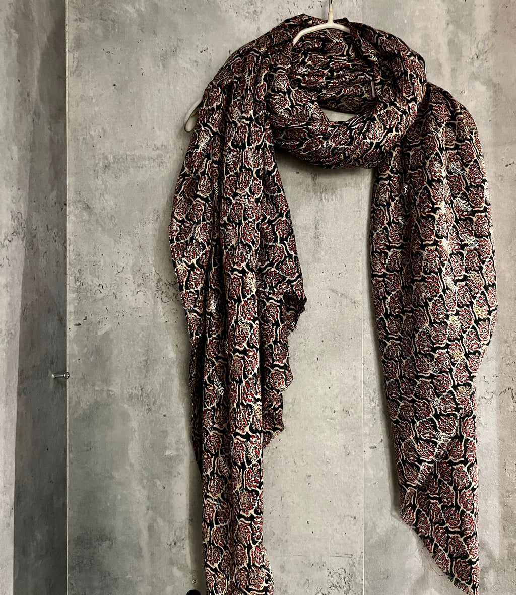 Grey Cotton Scarf with Seamless Leaf Pattern and Gold Foil Accents – An Elegant and Versatile Gift for Her, Perfect for Any Occasion