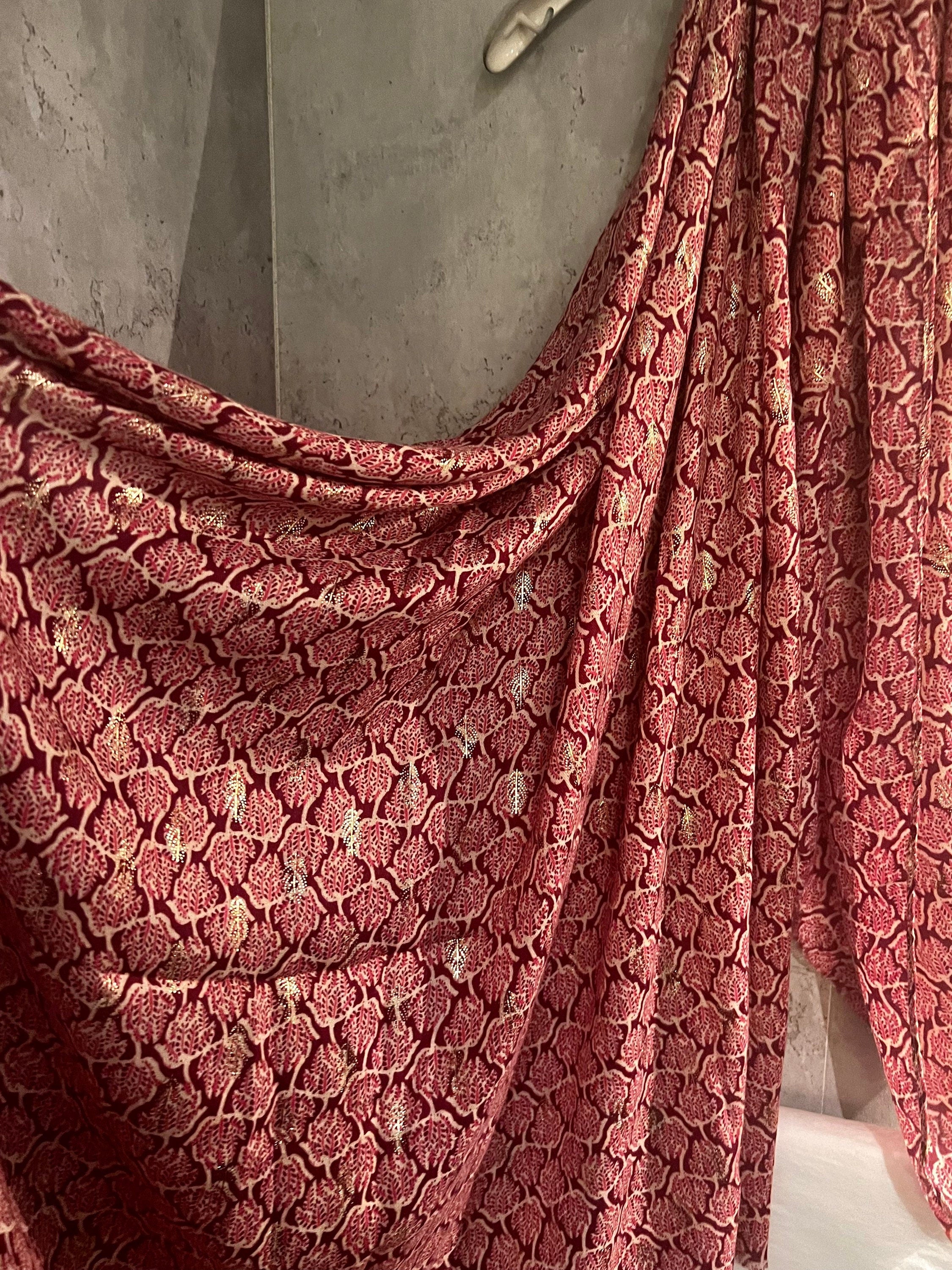 Pink Cotton Scarf with Seamless Leaf Pattern and Gold Foil Accents – An Elegant and Versatile Gift for Her, Perfect for Any Occasion
