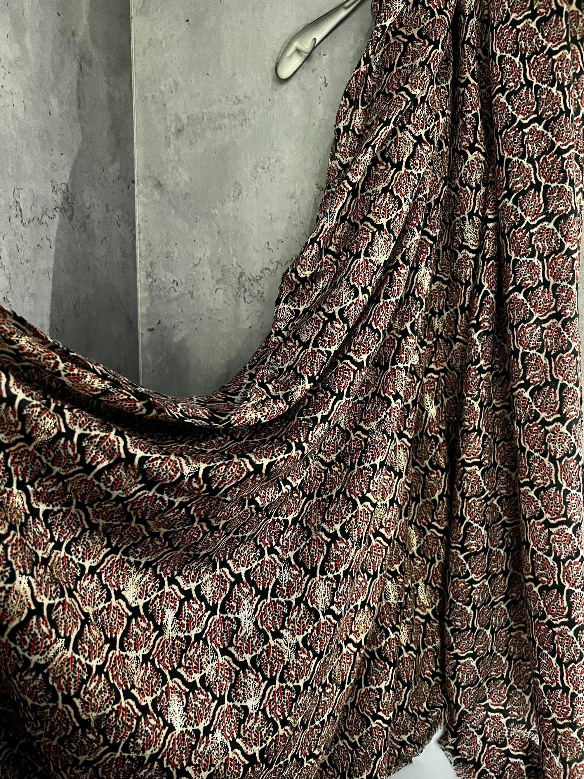 Grey Cotton Scarf with Seamless Leaf Pattern and Gold Foil Accents – An Elegant and Versatile Gift for Her, Perfect for Any Occasion
