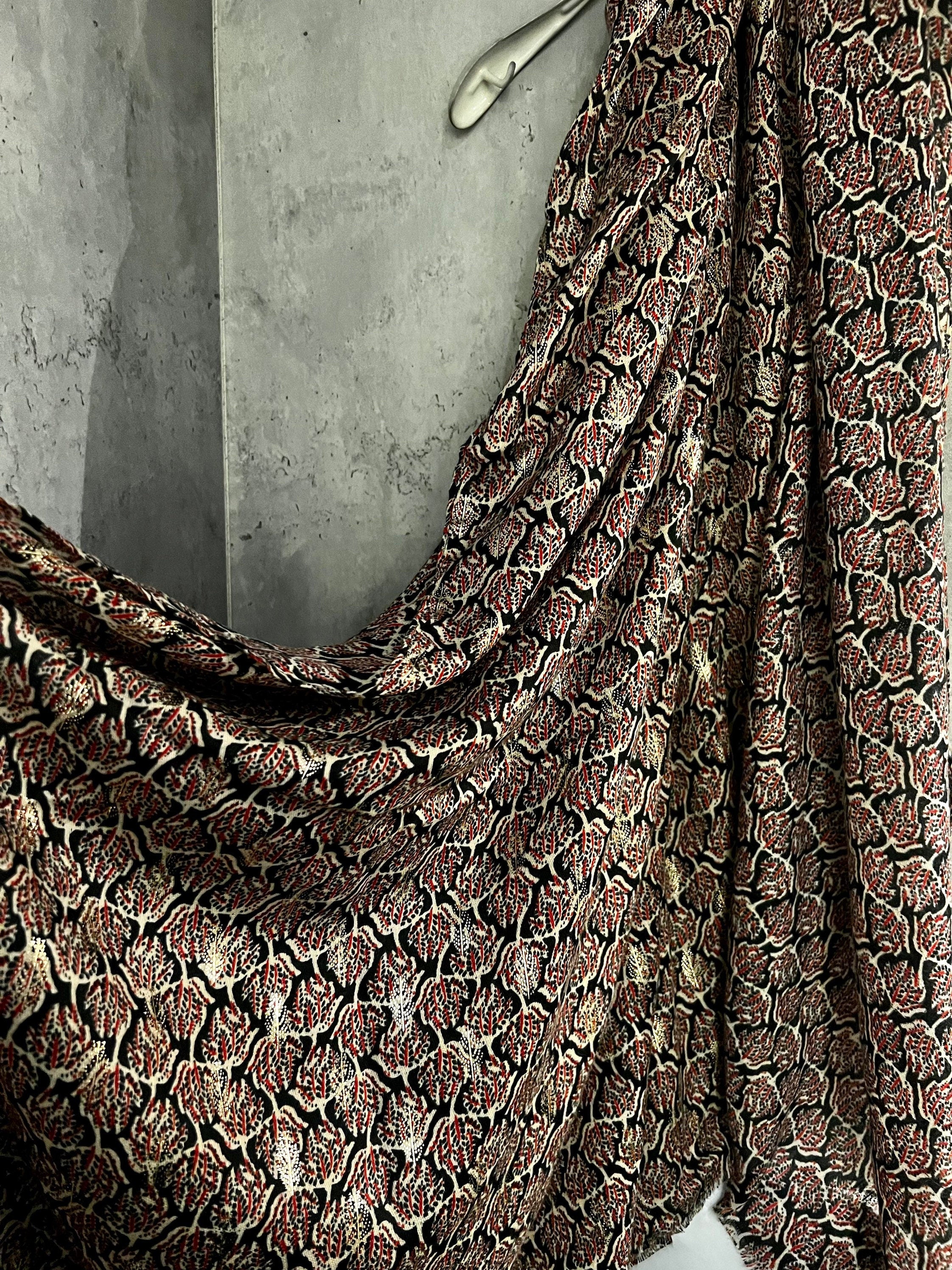 Grey Cotton Scarf with Seamless Leaf Pattern and Gold Foil Accents – An Elegant and Versatile Gift for Her, Perfect for Any Occasion