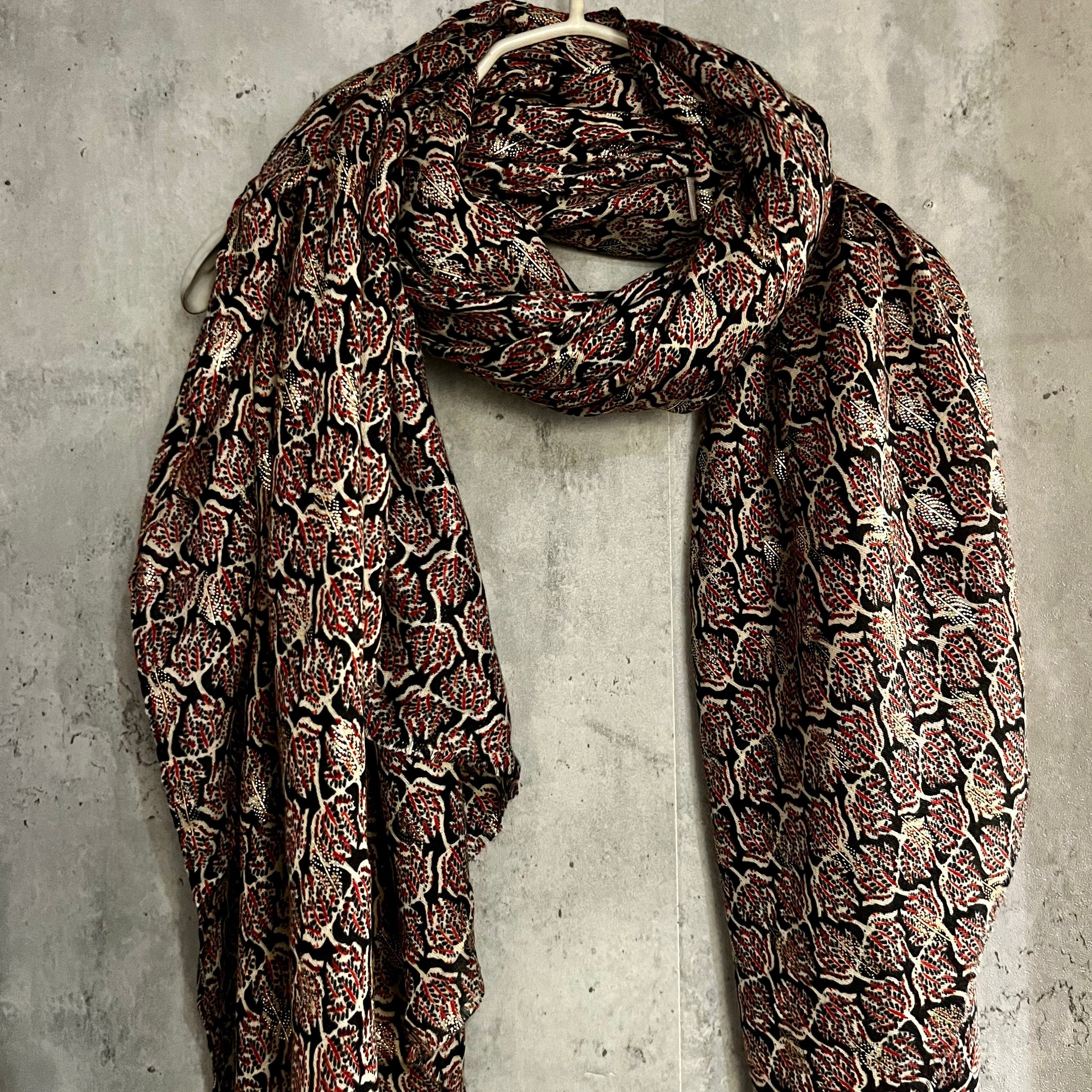 Grey Cotton Scarf with Seamless Leaf Pattern and Gold Foil Accents – An Elegant and Versatile Gift for Her, Perfect for Any Occasion
