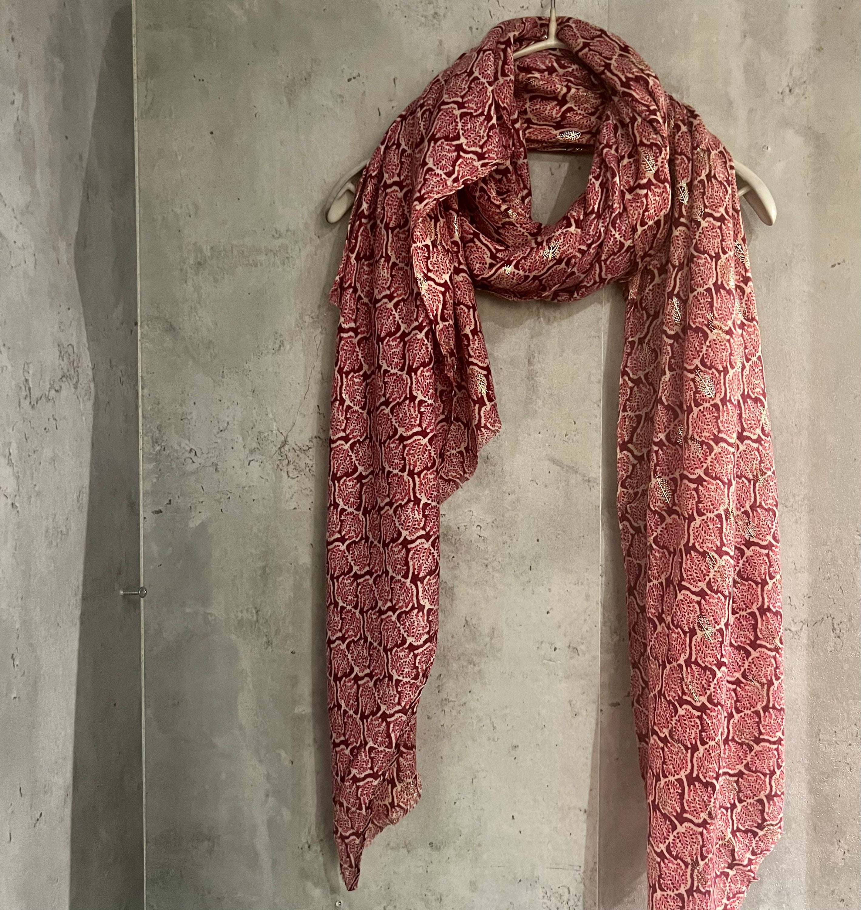Pink Cotton Scarf with Seamless Leaf Pattern and Gold Foil Accents – An Elegant and Versatile Gift for Her, Perfect for Any Occasion
