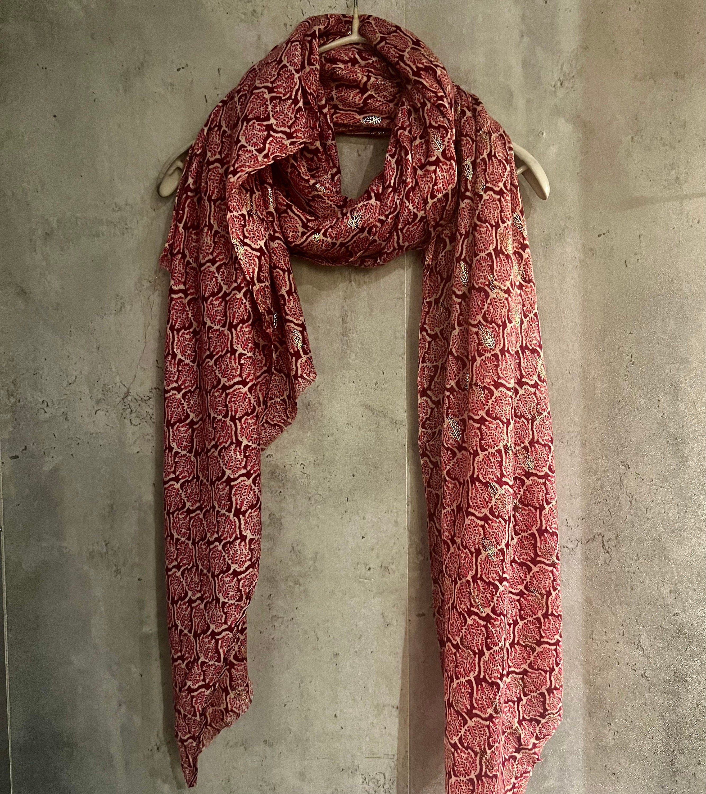 Pink Cotton Scarf with Seamless Leaf Pattern and Gold Foil Accents – An Elegant and Versatile Gift for Her, Perfect for Any Occasion