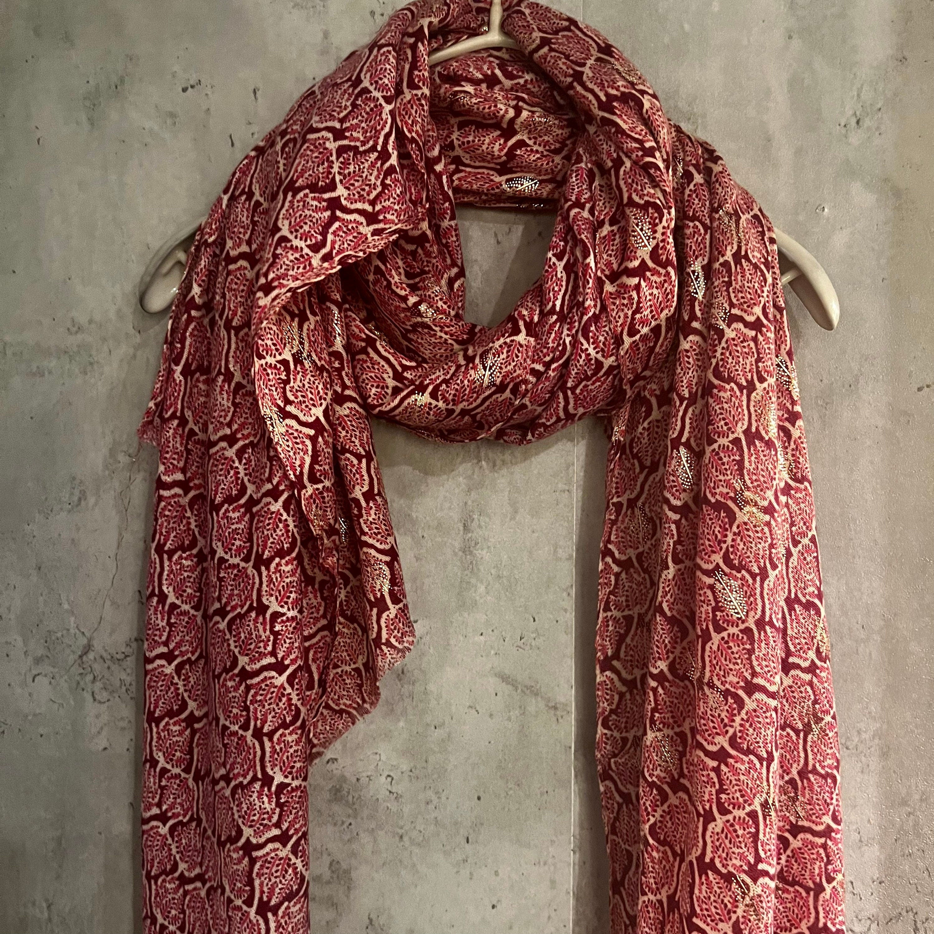 Pink Cotton Scarf with Seamless Leaf Pattern and Gold Foil Accents – An Elegant and Versatile Gift for Her, Perfect for Any Occasion