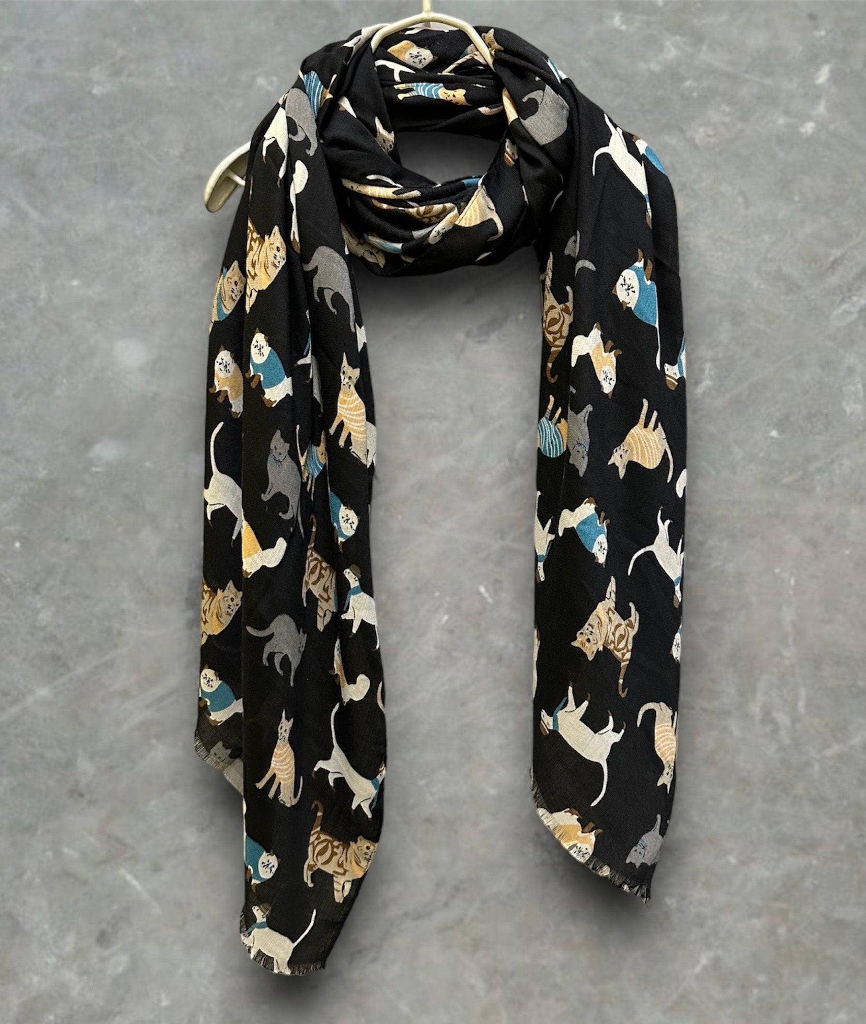 Cats Pattern Black Scarf – Perfect for Gifting Year-Round